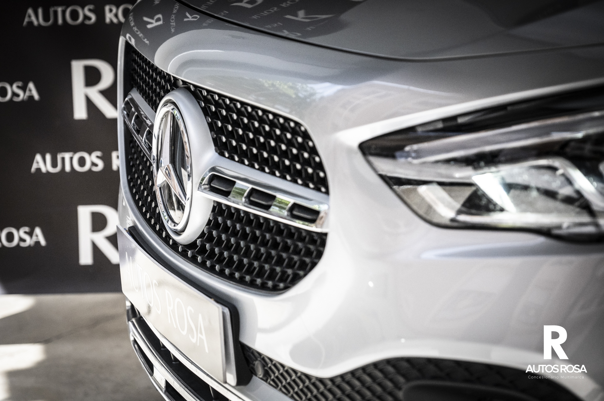 
								MERCEDES-BENZ GLA 180 Progesive completo									