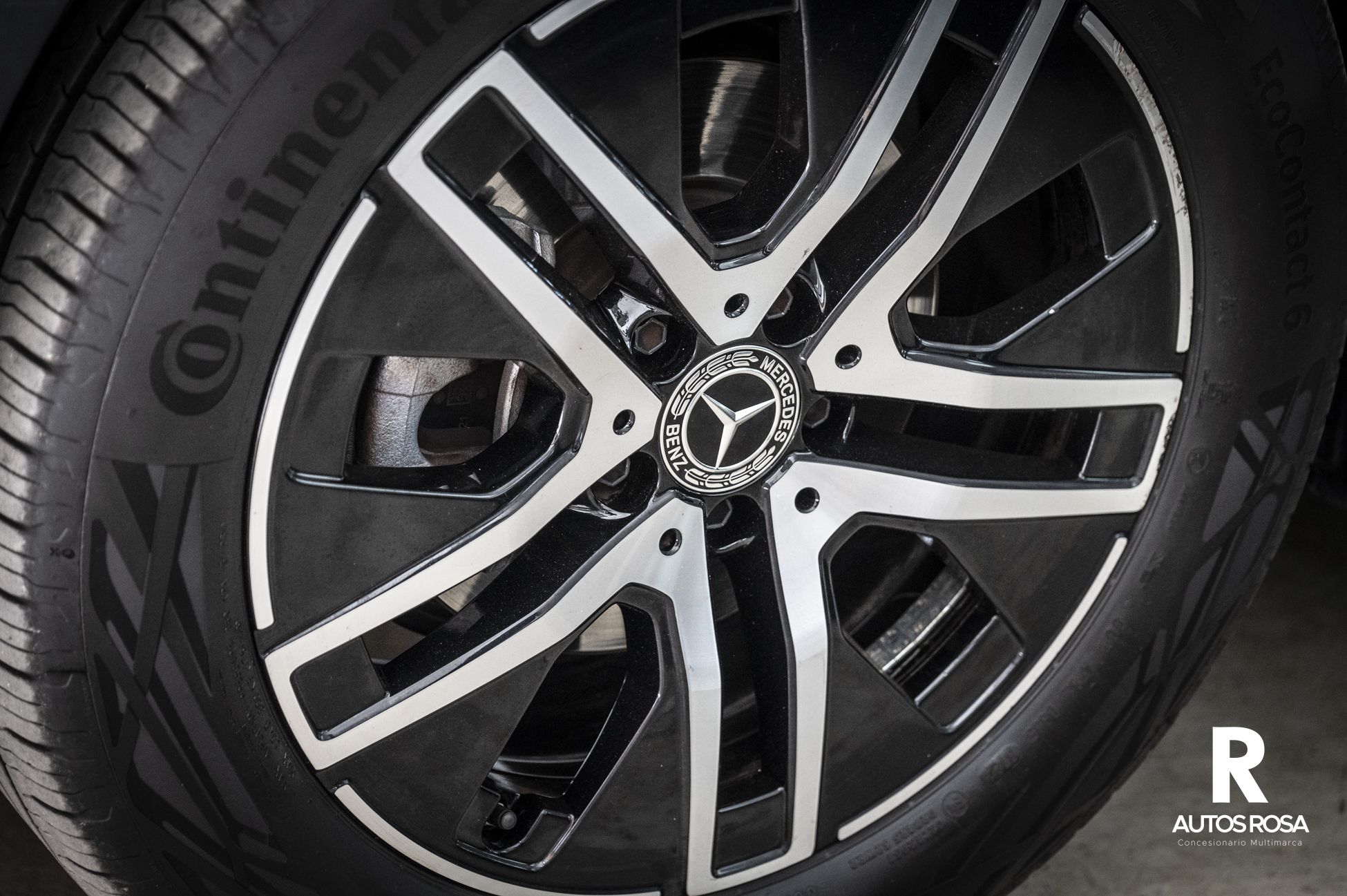 
								MERCEDES-BENZ GLA 180 Progesive completo									