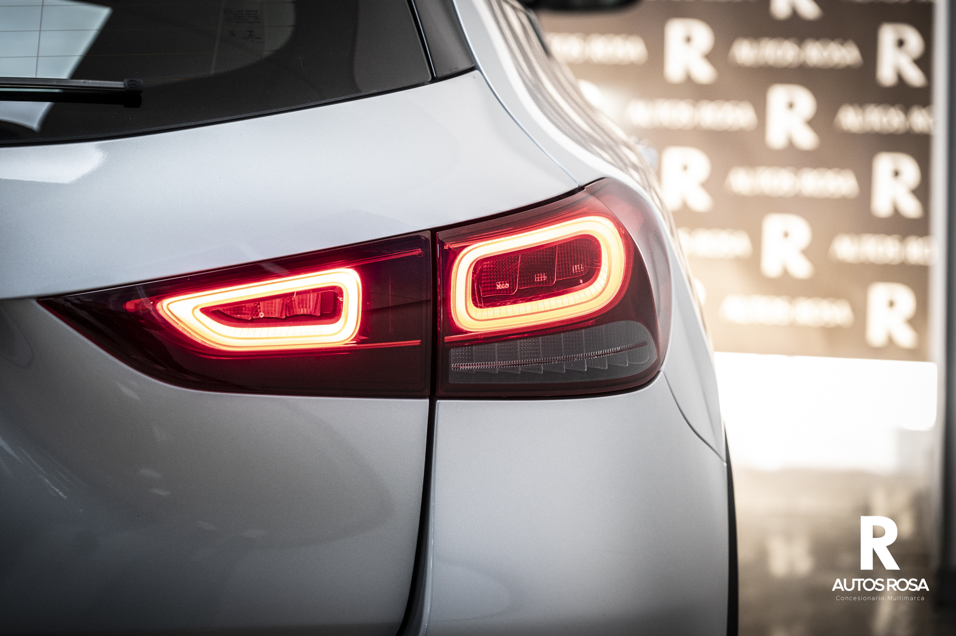 
								MERCEDES-BENZ GLA 180 Progesive completo									