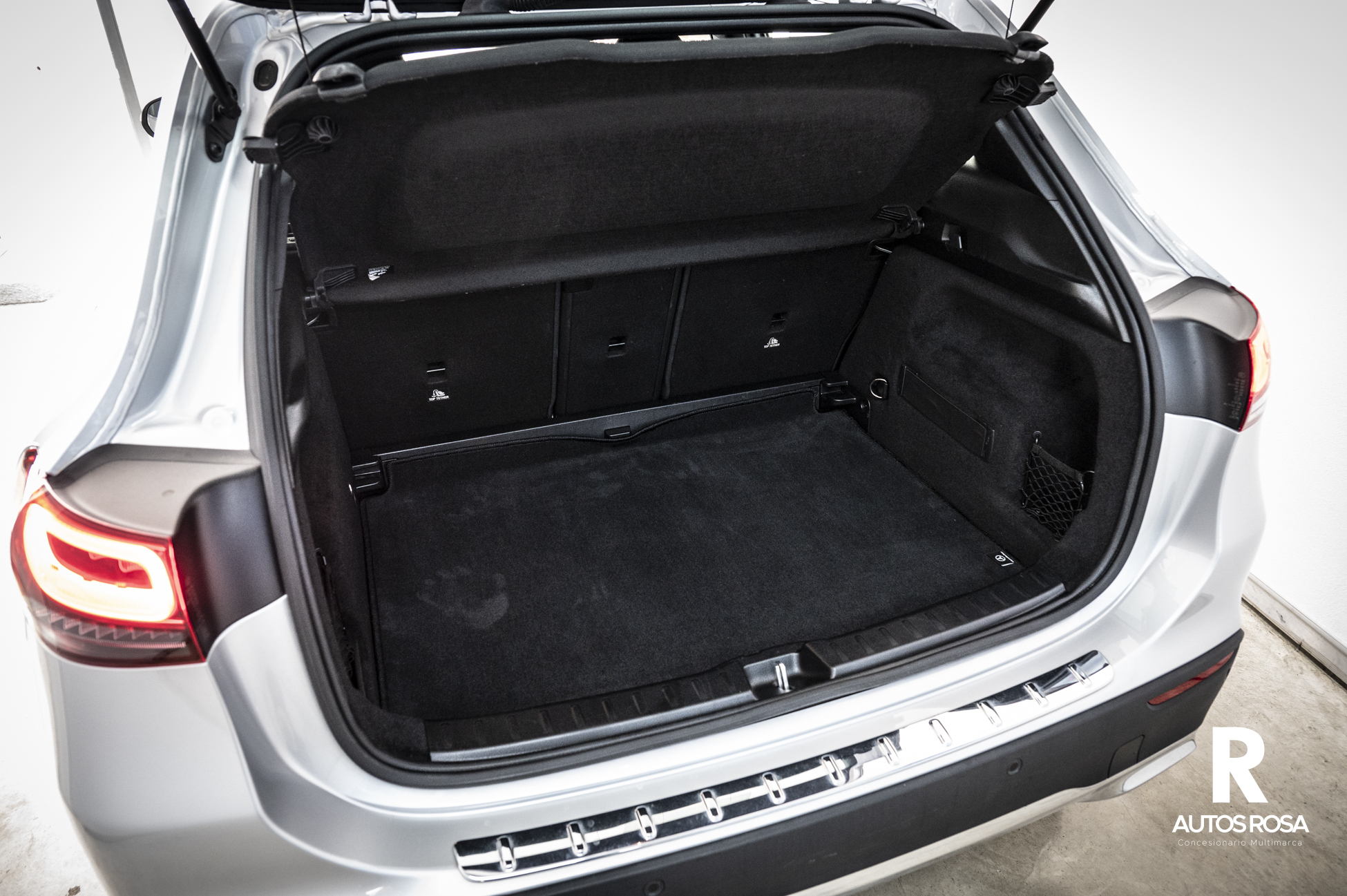 
								MERCEDES-BENZ GLA 180 Progesive completo									