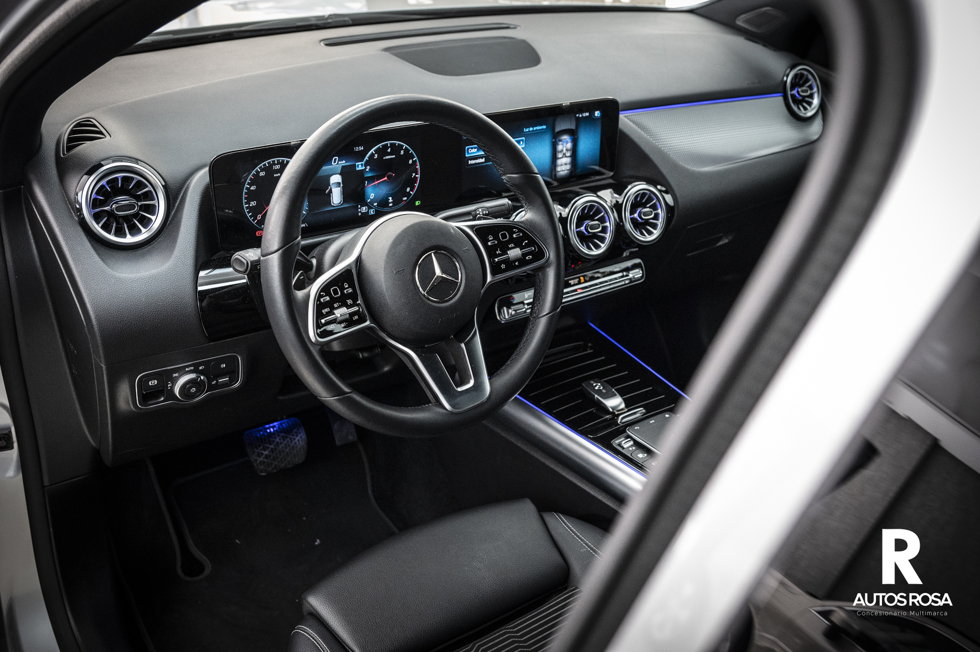 
								MERCEDES-BENZ GLA 180 Progesive completo									