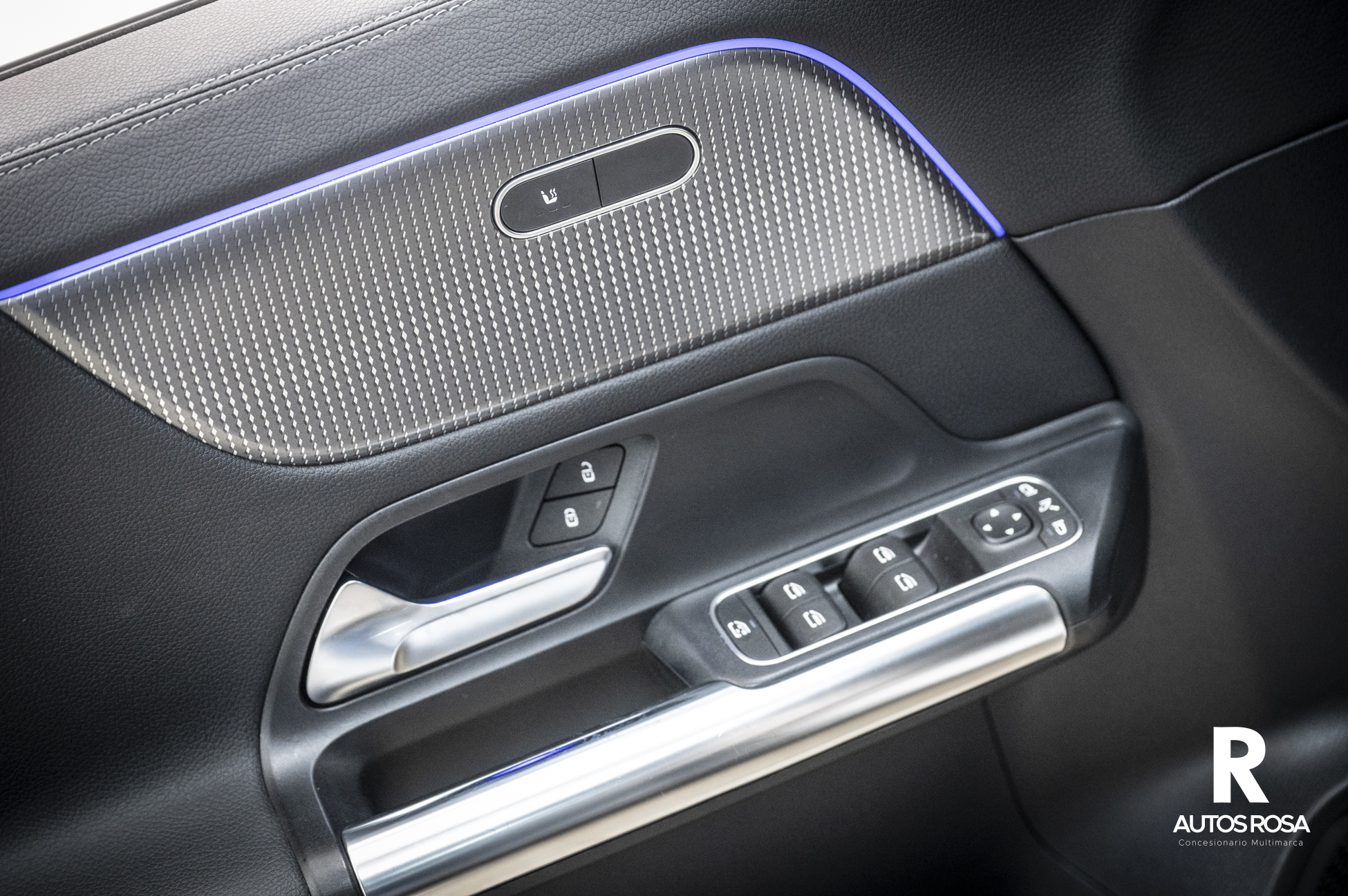 
								MERCEDES-BENZ GLA 180 Progesive completo									