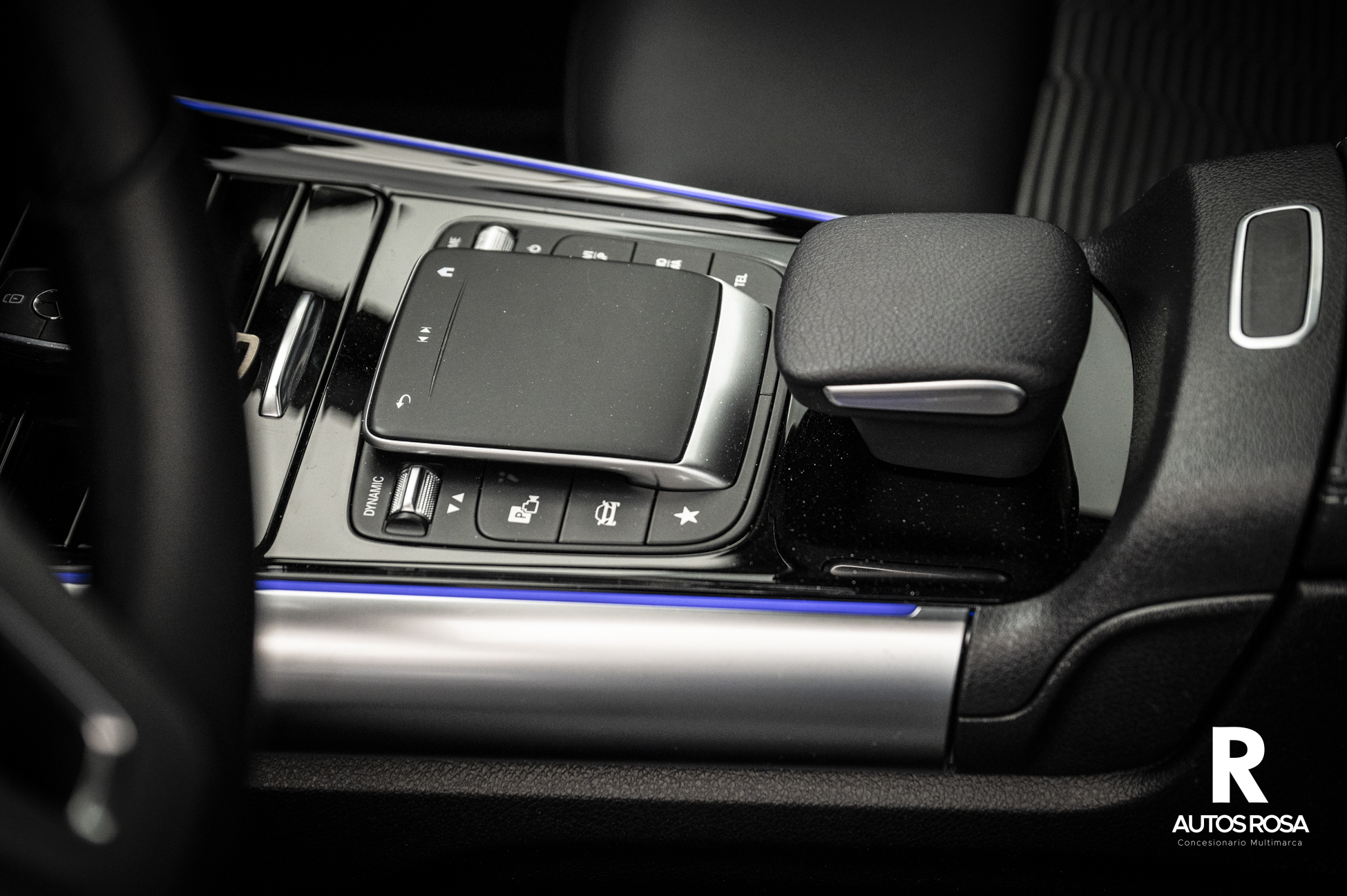 
								MERCEDES-BENZ GLA 180 Progesive completo									