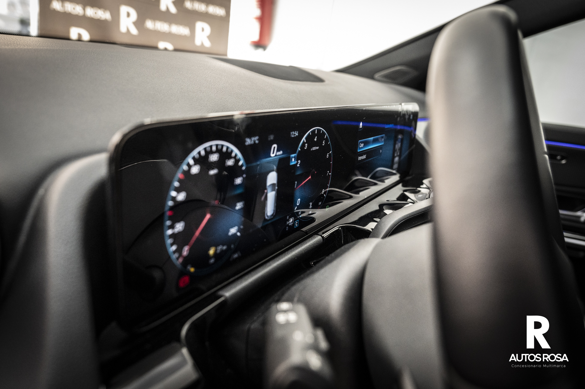 
								MERCEDES-BENZ GLA 180 Progesive completo									