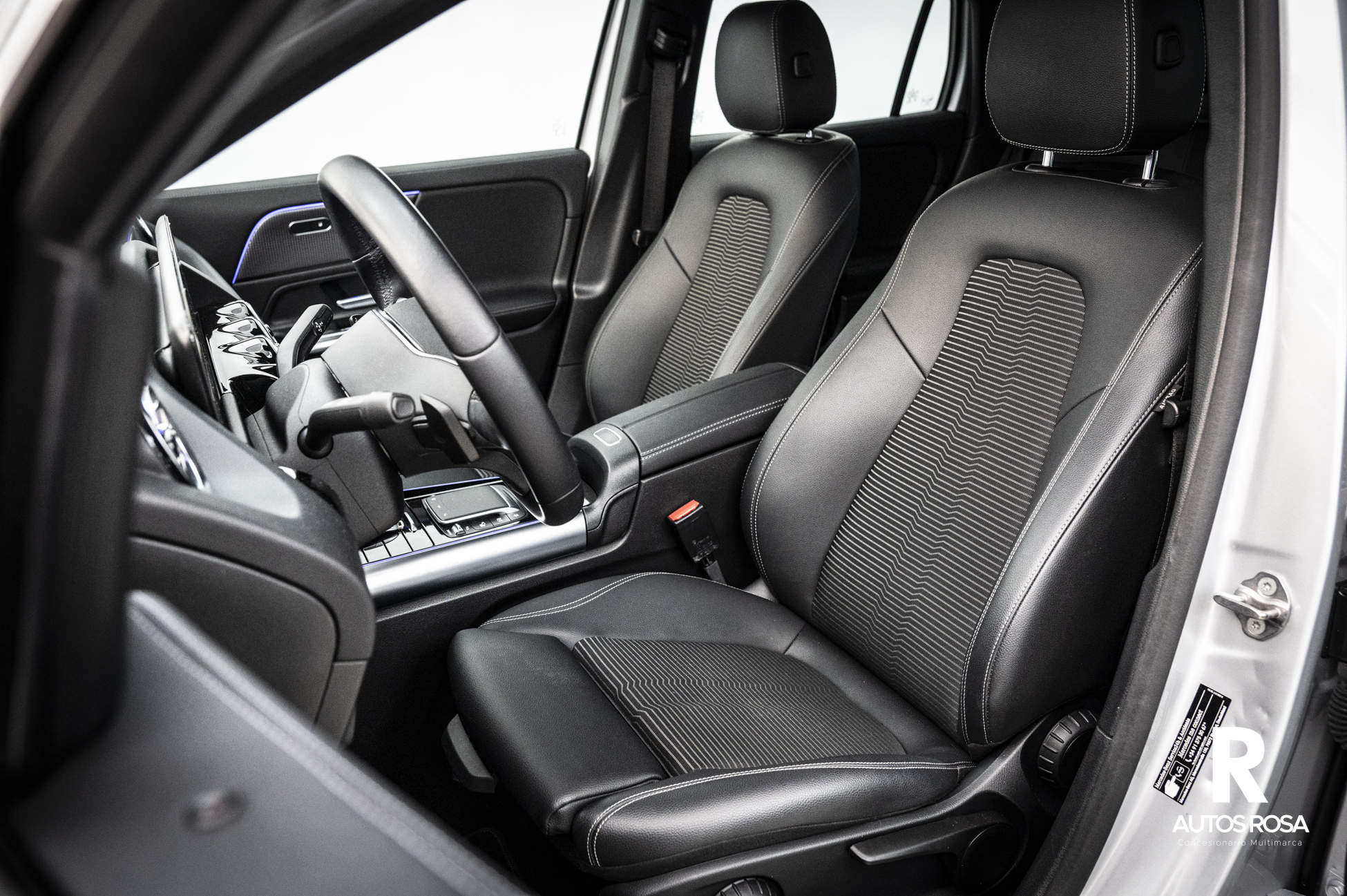 
								MERCEDES-BENZ GLA 180 Progesive completo									