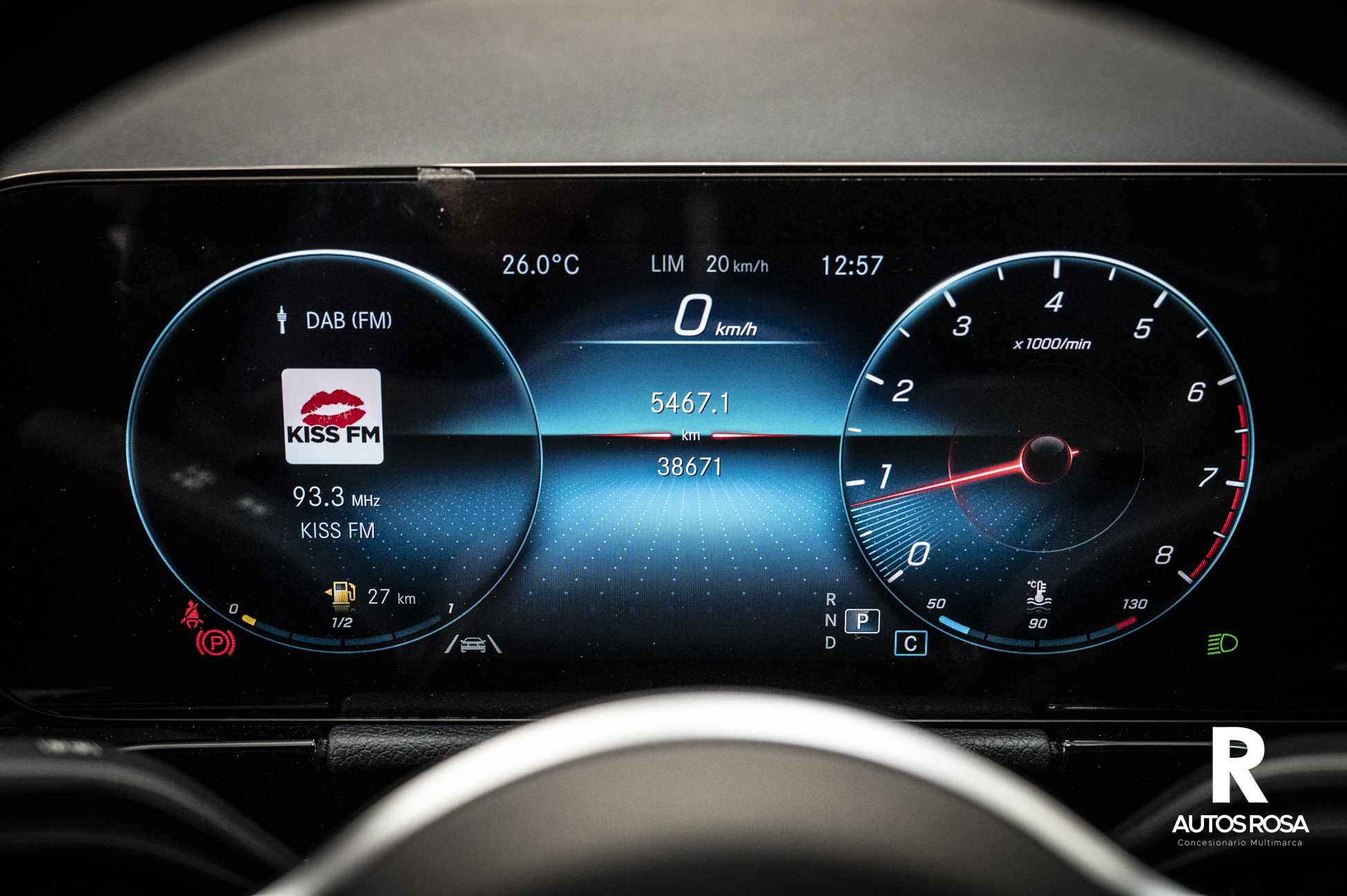 
								MERCEDES-BENZ GLA 180 Progesive completo									