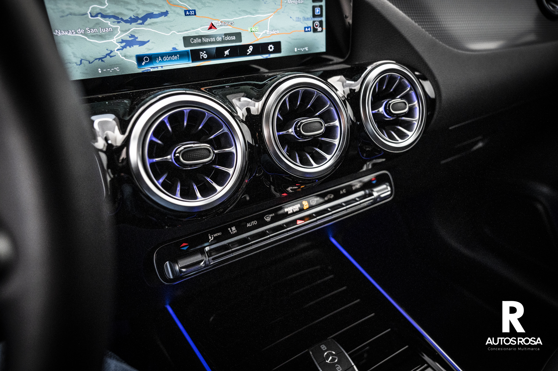 
								MERCEDES-BENZ GLA 180 Progesive completo									