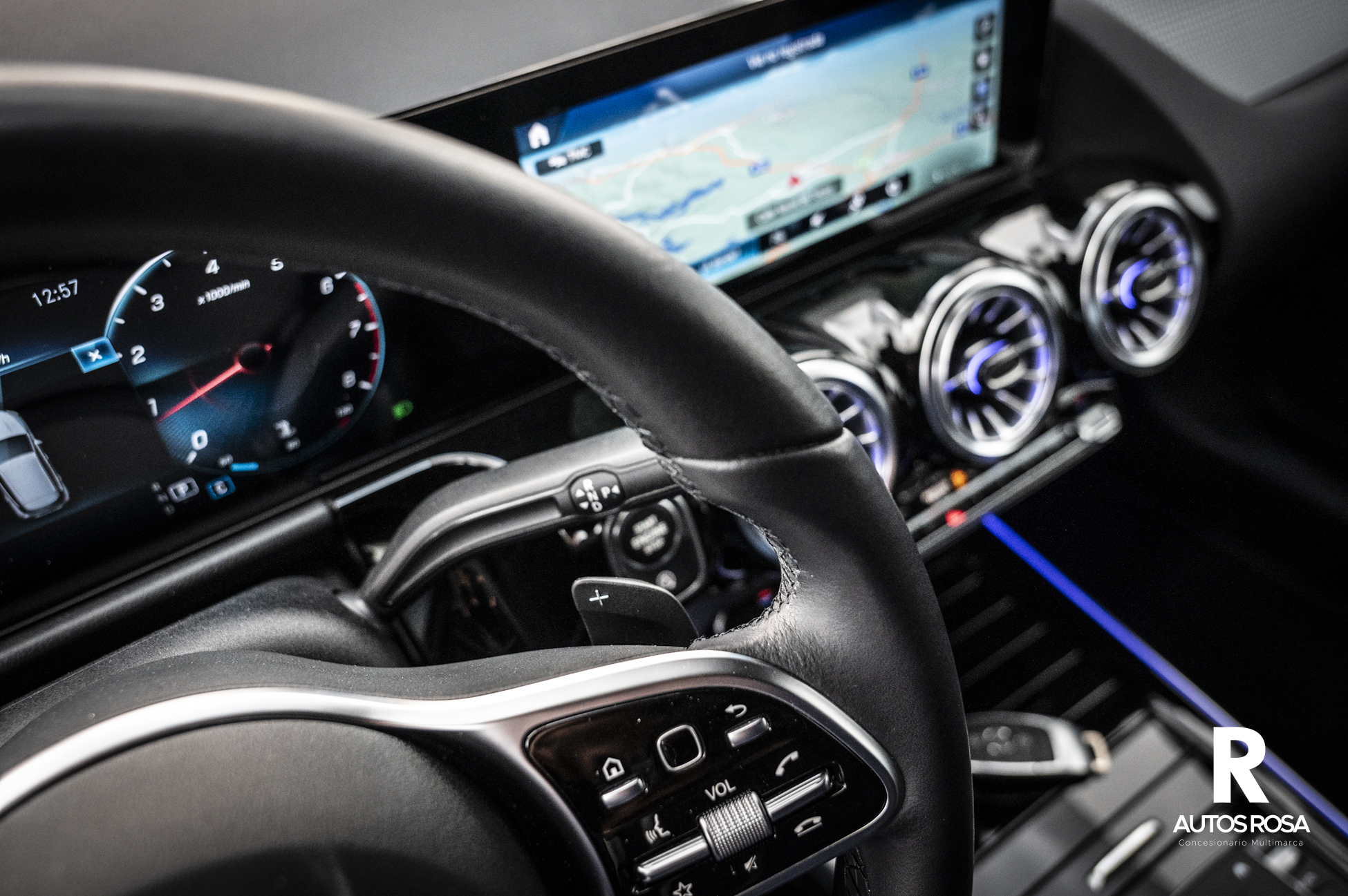 
								MERCEDES-BENZ GLA 180 Progesive completo									