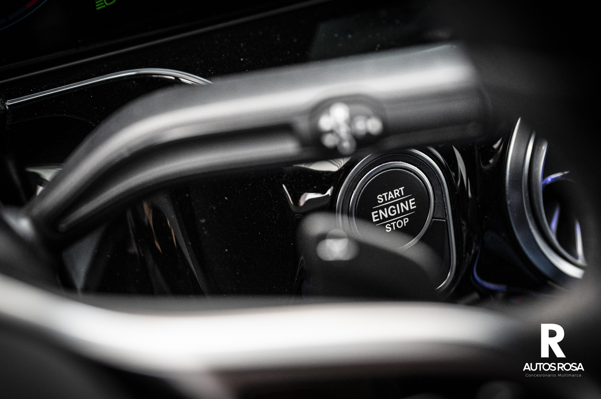 
								MERCEDES-BENZ GLA 180 Progesive completo									