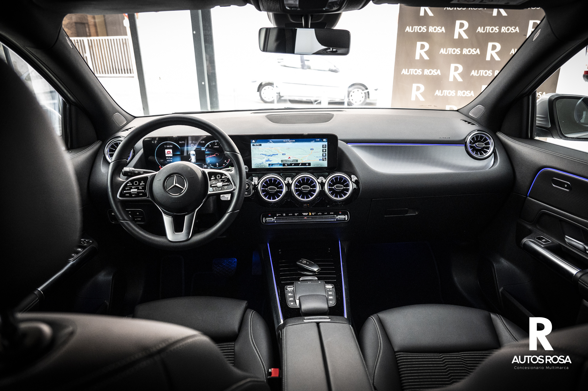 
								MERCEDES-BENZ GLA 180 Progesive completo									