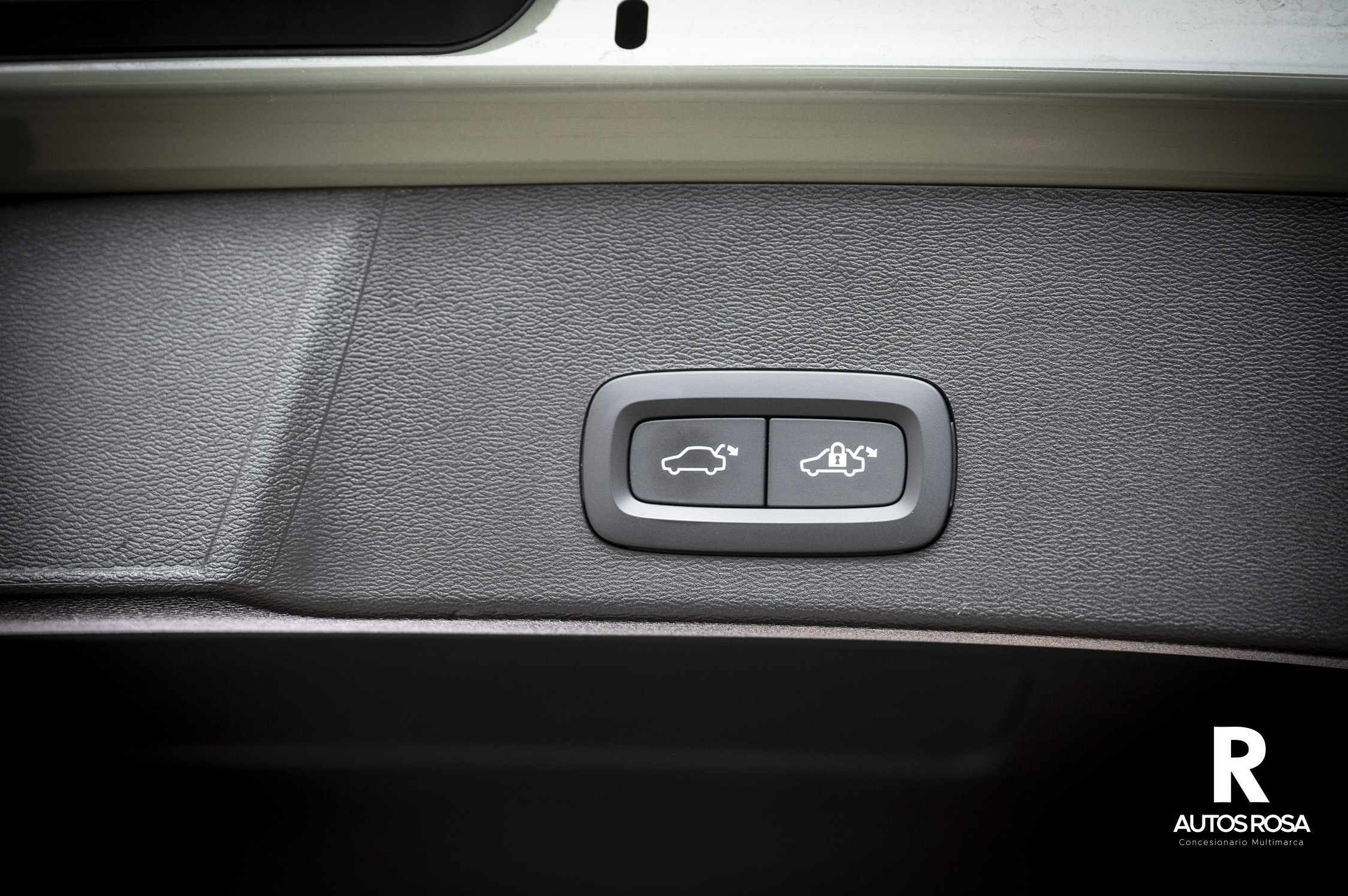 
								2024 – XC40 1.5 T2 CORE AUTO 129 5P completo									