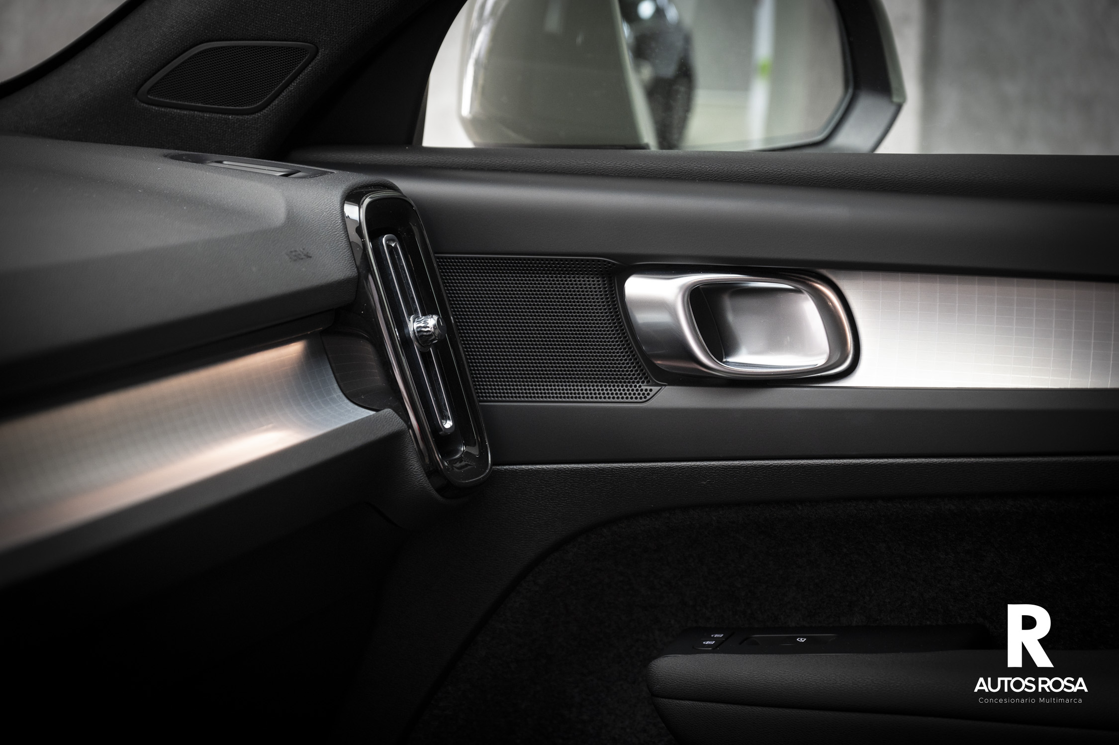 
								2024 – XC40 1.5 T2 CORE AUTO 129 5P completo									