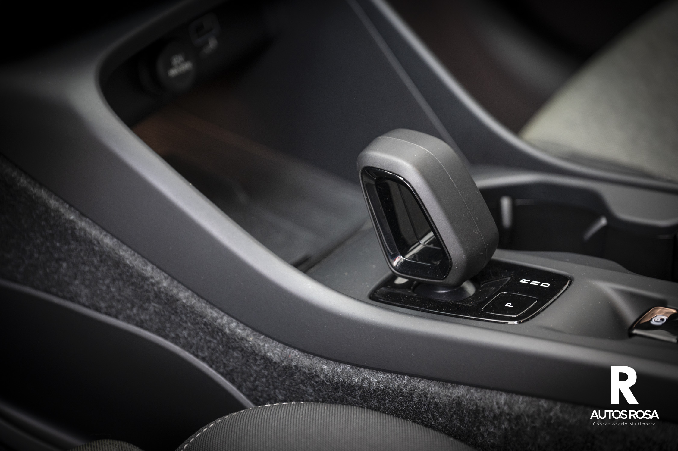 
								2024 – XC40 1.5 T2 CORE AUTO 129 5P completo									