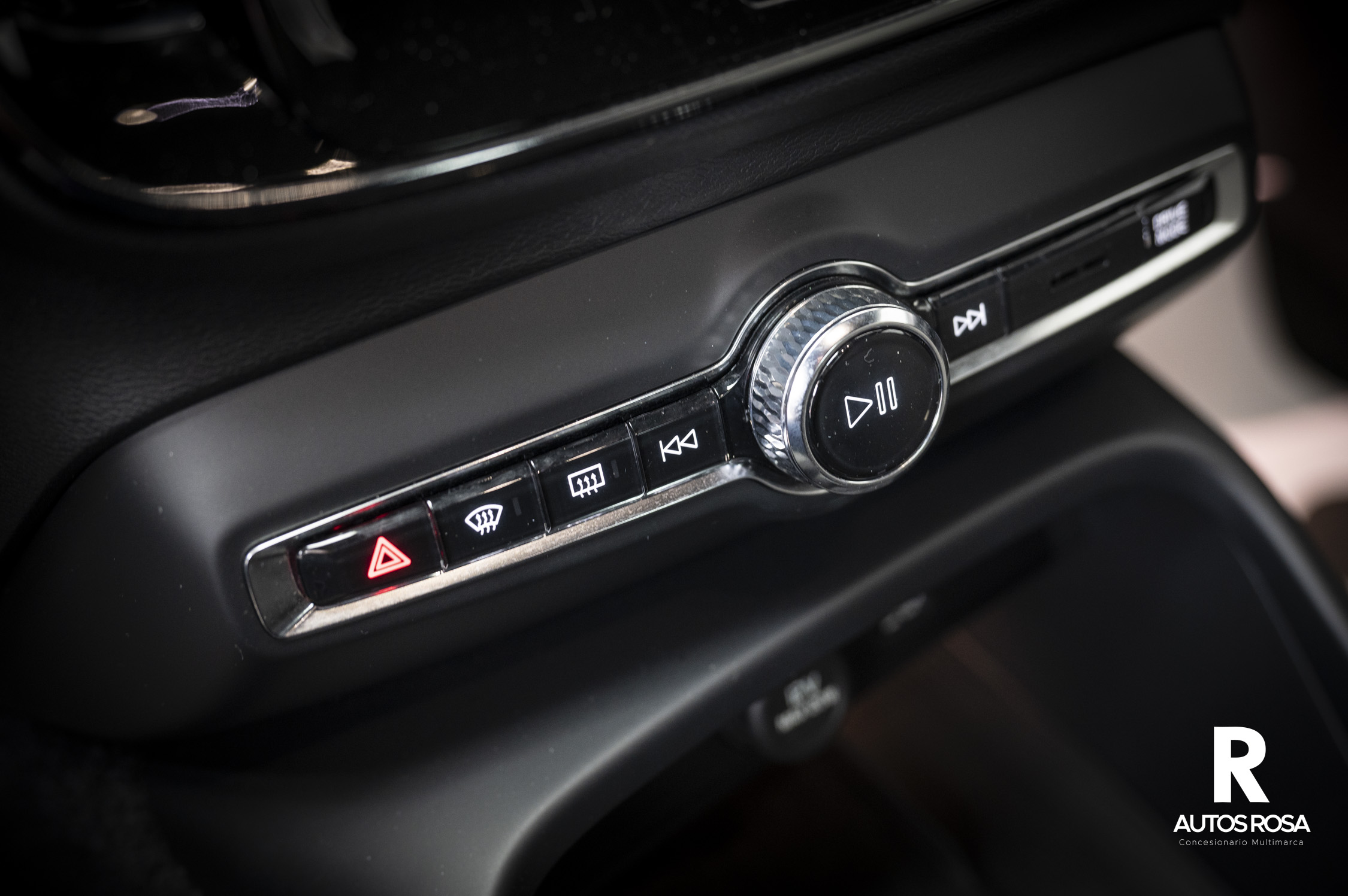 
								2024 – XC40 1.5 T2 CORE AUTO 129 5P completo									