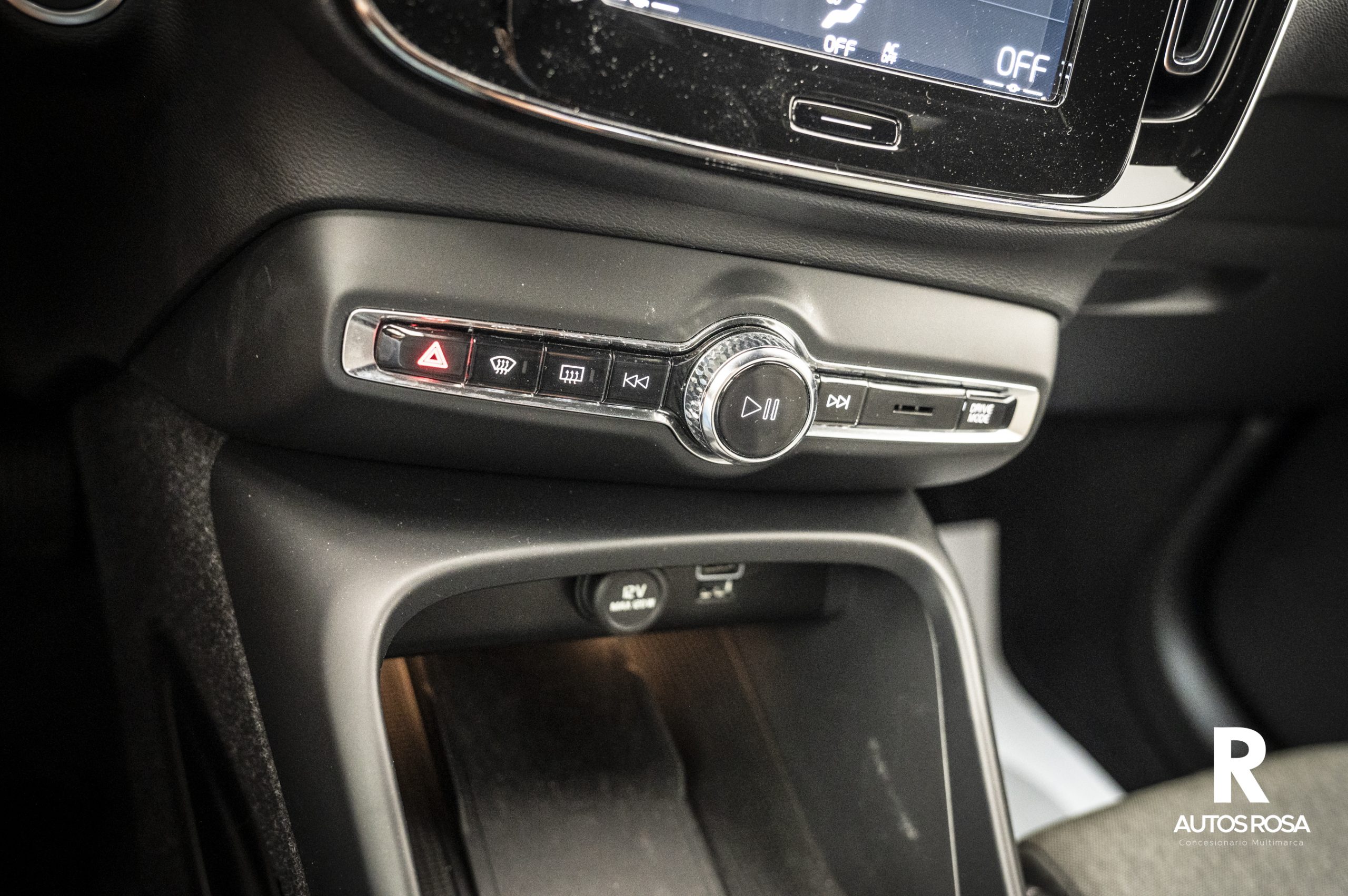 
								VOLVO XC40 1.5 T4 Recharge PHEV Core Auto completo									