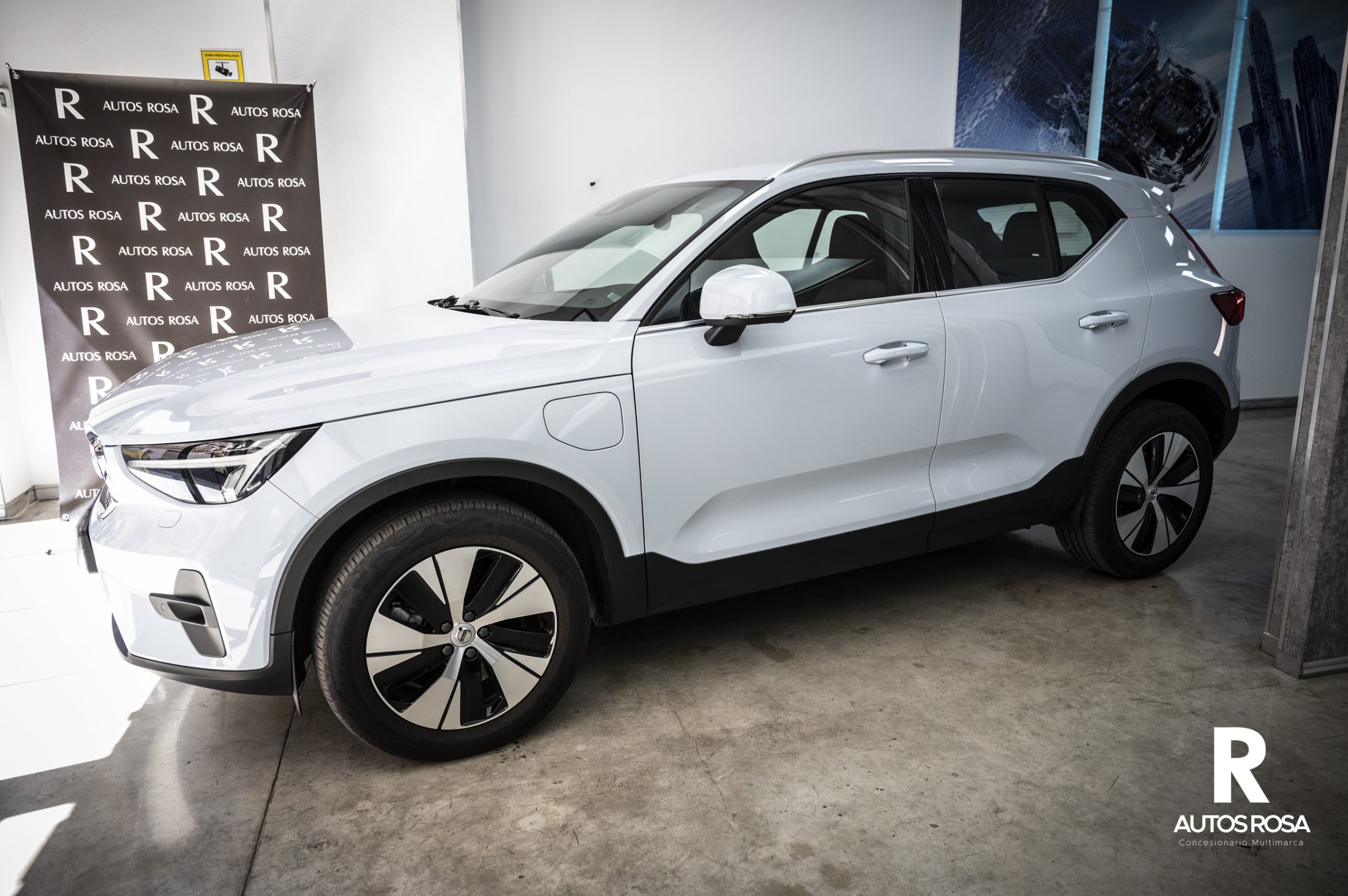 
								VOLVO XC40 1.5 T4 Recharge PHEV Core Auto completo									