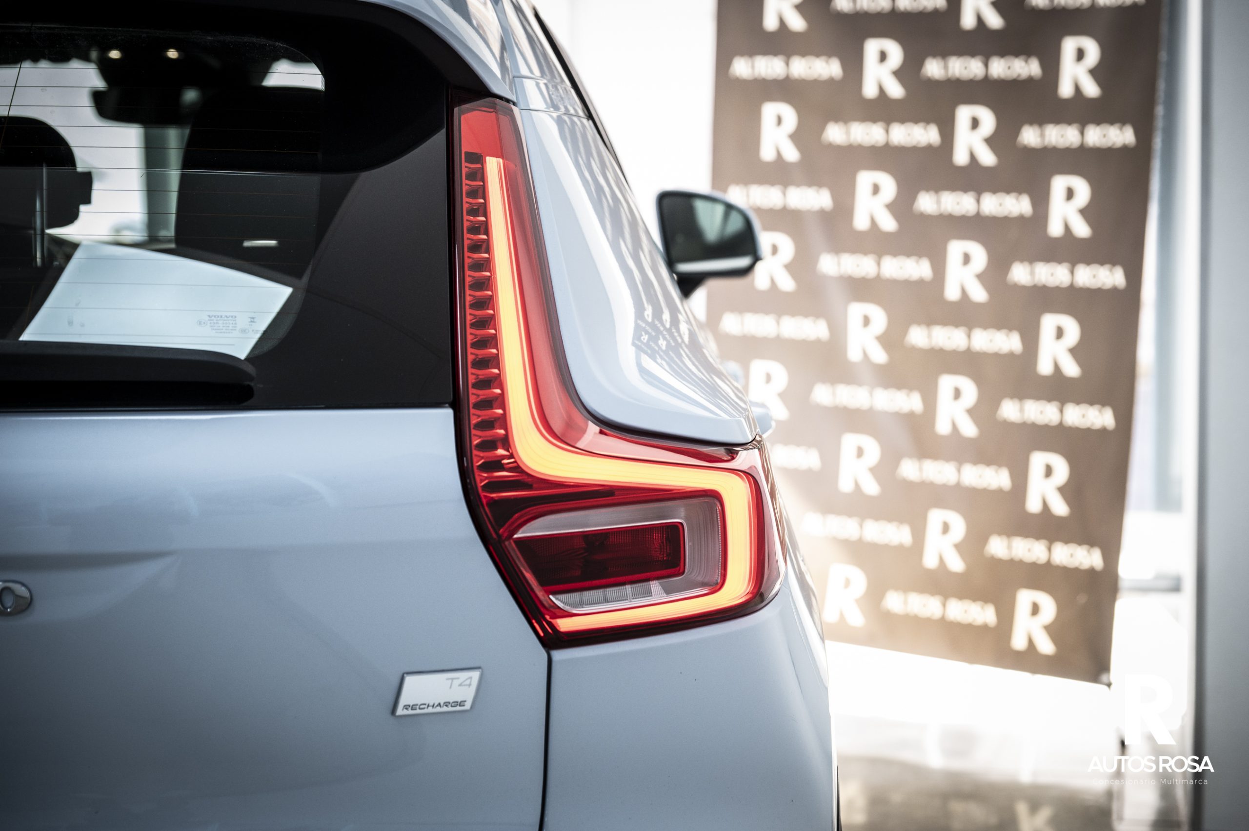 
								VOLVO XC40 1.5 T4 Recharge PHEV Core Auto completo									