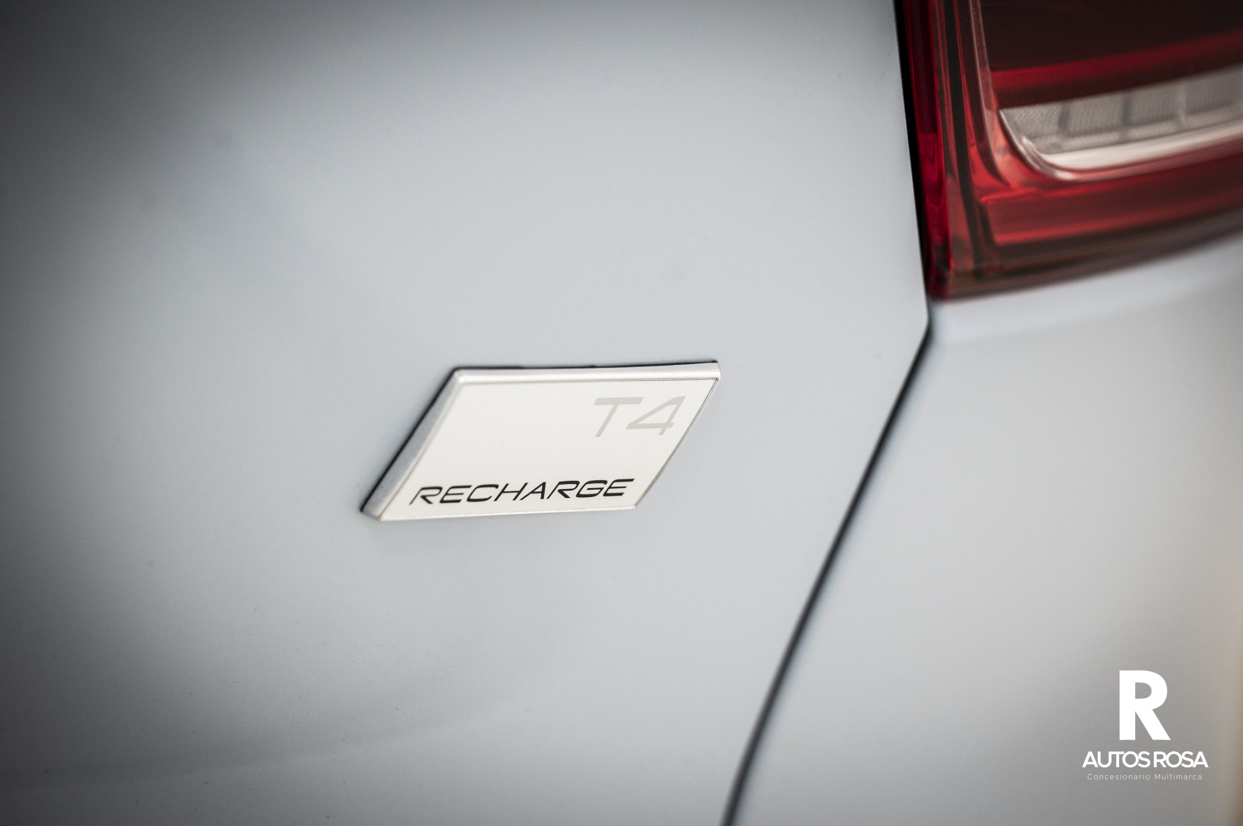 
								VOLVO XC40 1.5 T4 Recharge PHEV Core Auto completo									
