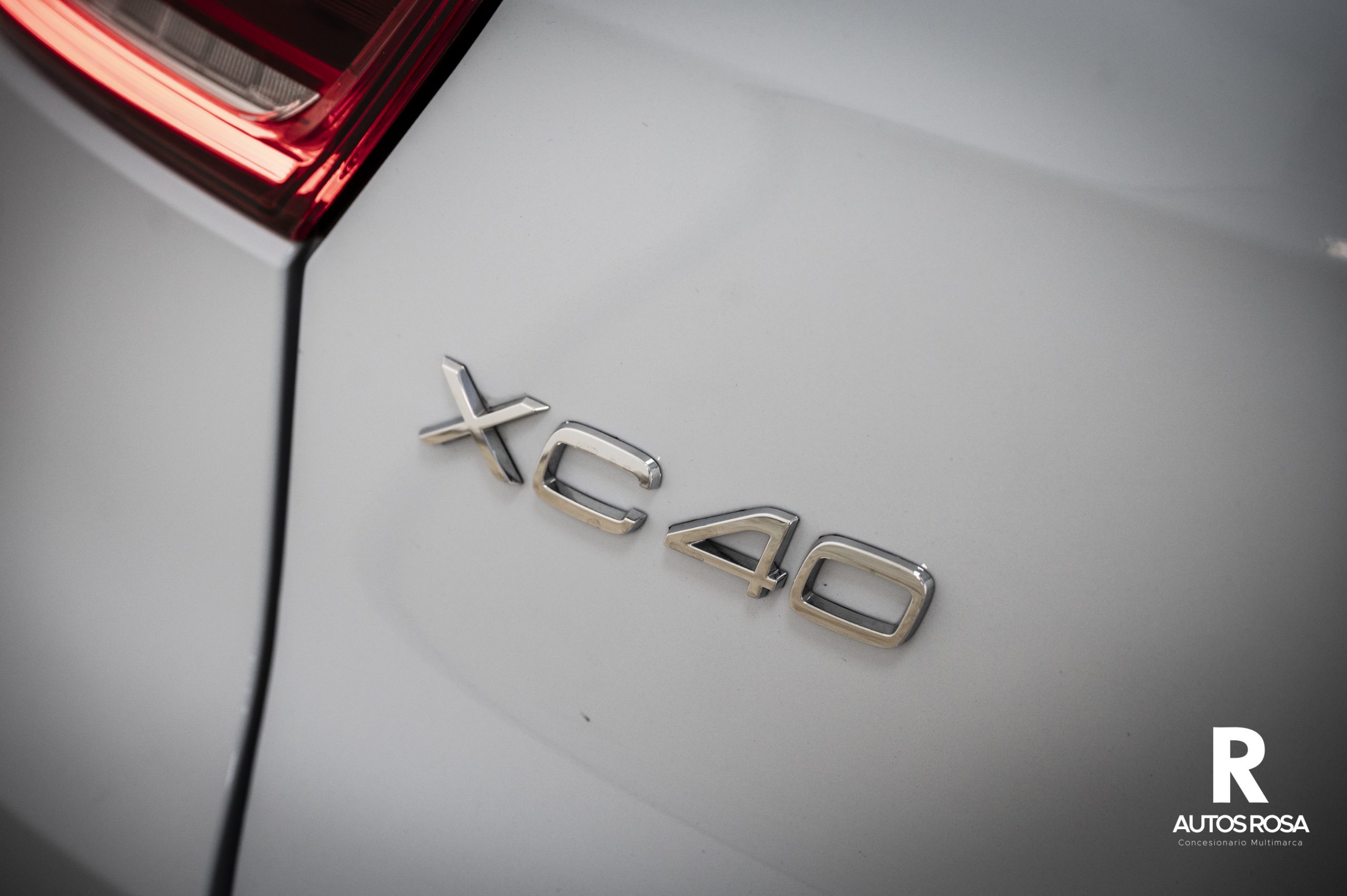 
								VOLVO XC40 1.5 T4 Recharge PHEV Core Auto completo									