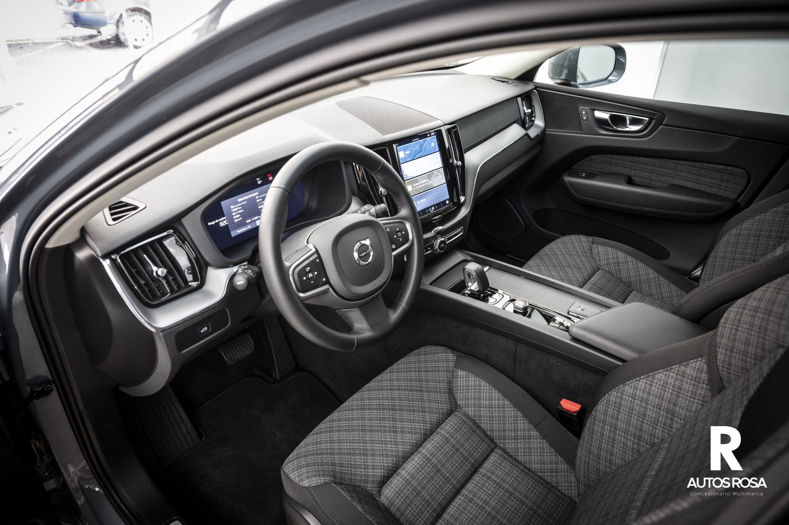 
								XC60 2.0 B4 D CORE AUTO 197 5P completo									