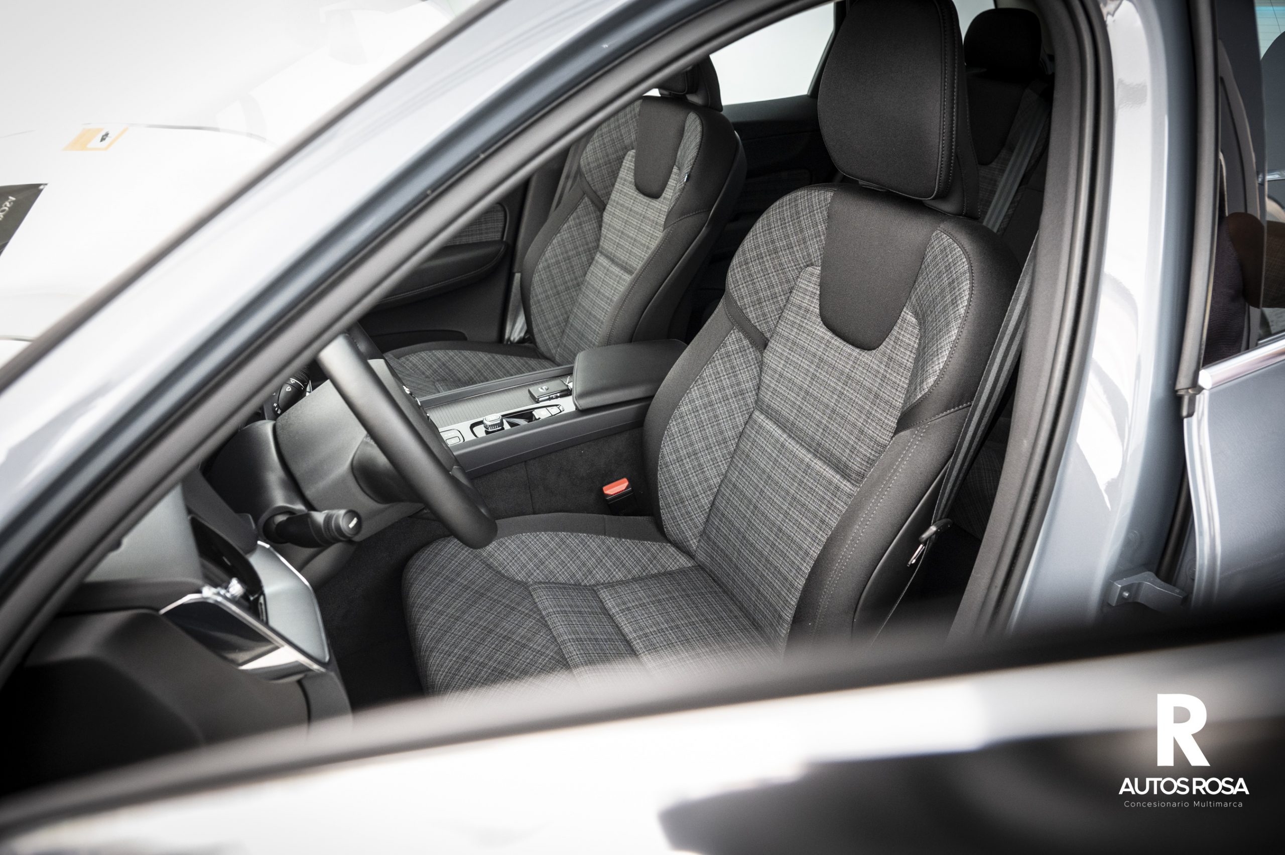 
								XC60 2.0 B4 D CORE AUTO 197 5P completo									