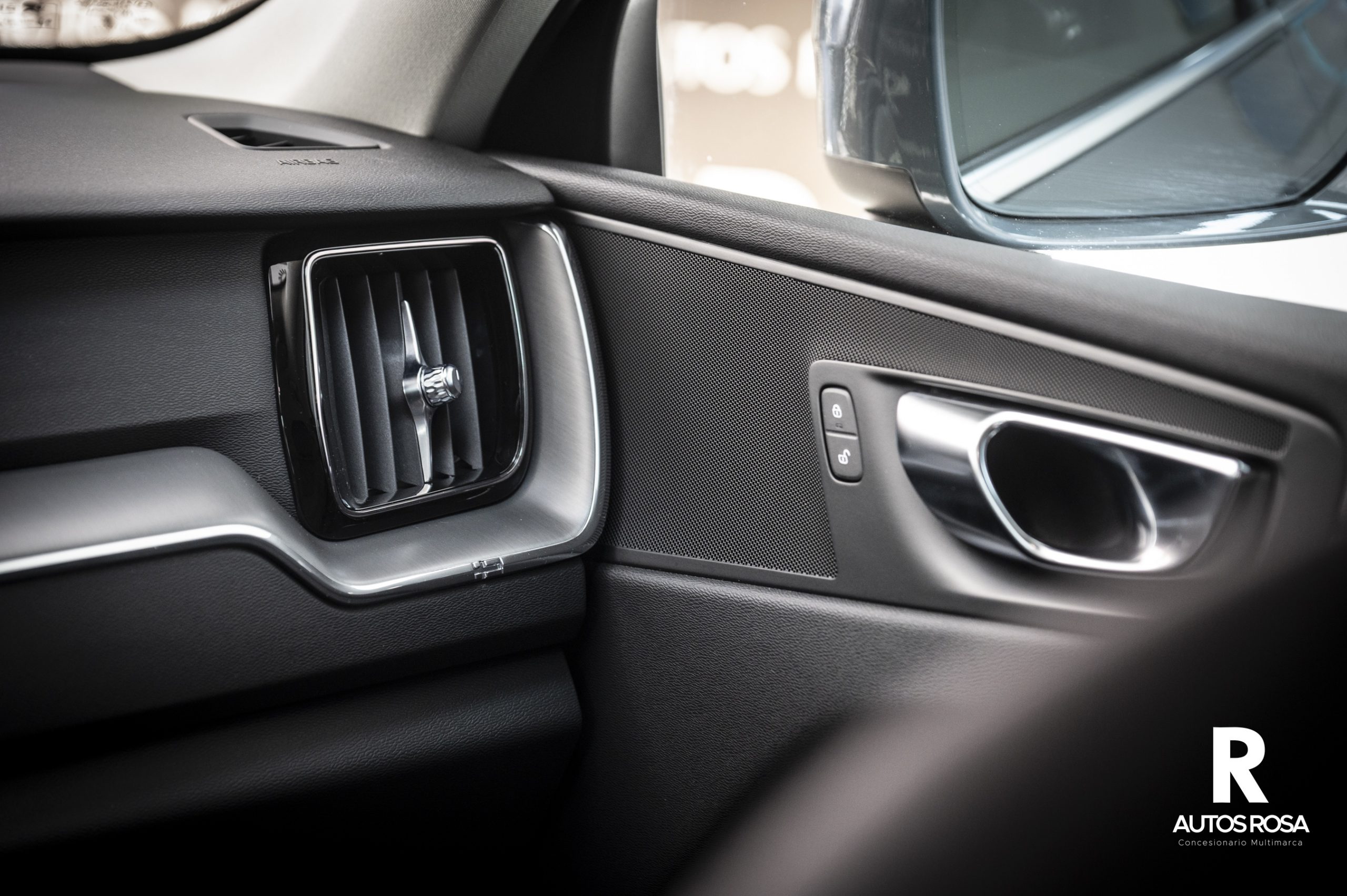 
								XC60 2.0 B4 D CORE AUTO 197 5P completo									