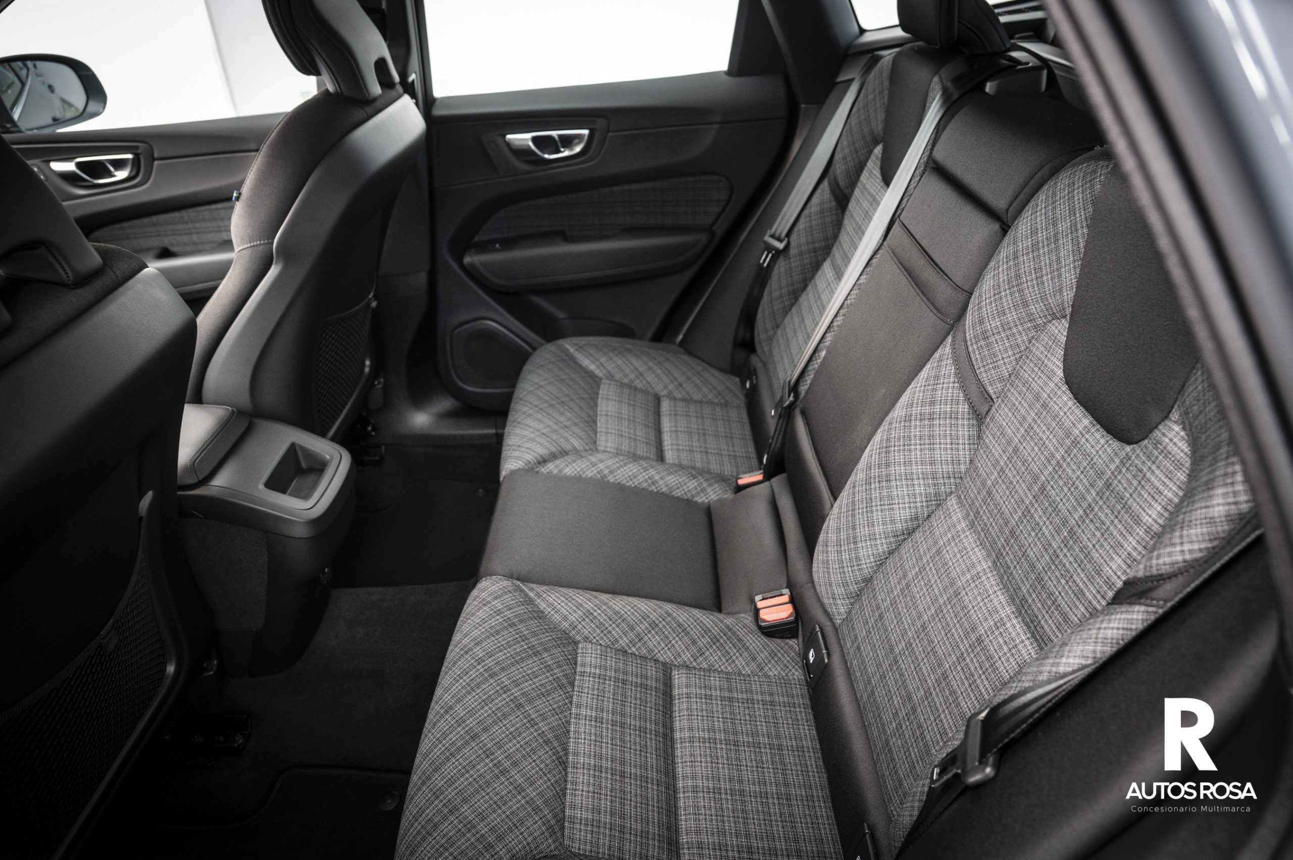 
								XC60 2.0 B4 D CORE AUTO 197 5P completo									