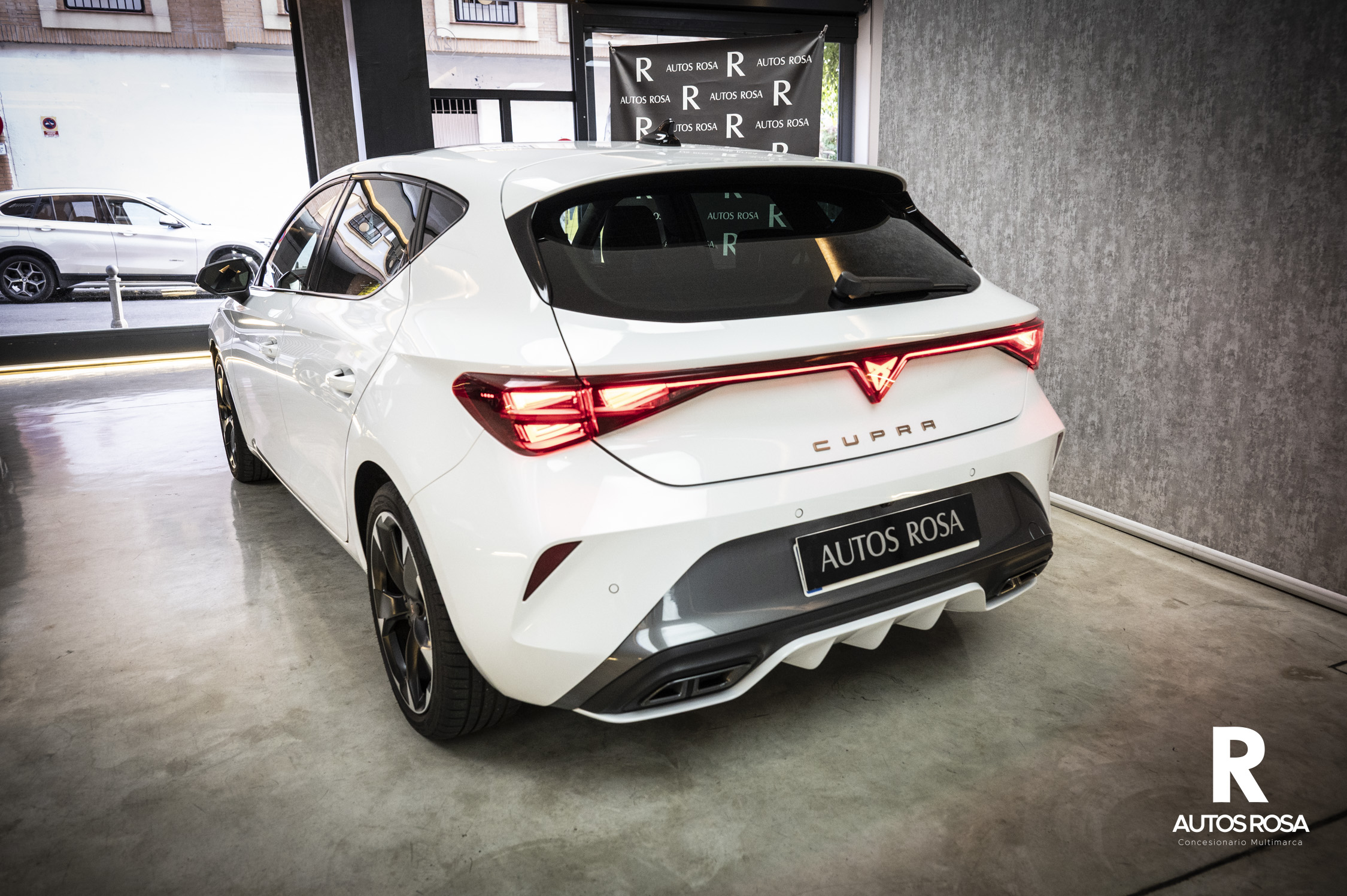 
								CUPRA León 1.5 TSI completo									