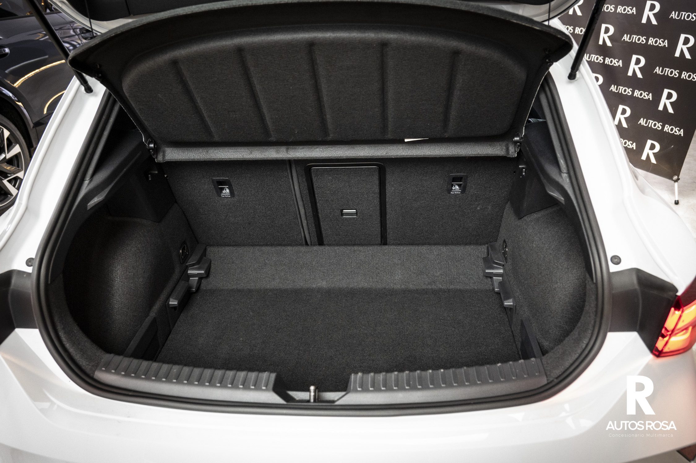 
								CUPRA León 1.5 TSI completo									