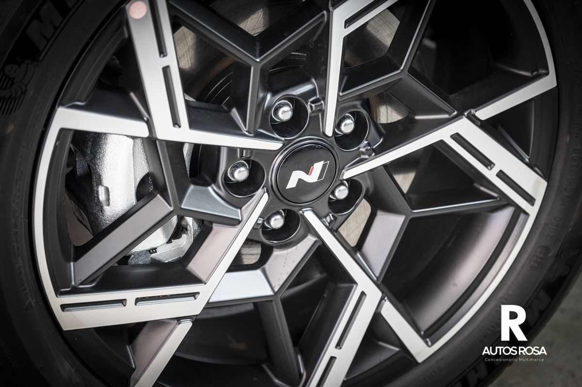 
								Hyundai Tucson FL 1.6 T 160 C.V 48 V DT NLINE SKY completo									