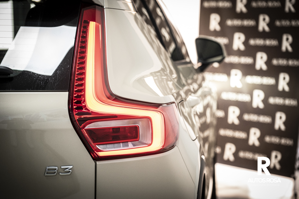 
								Volvo XC40 2.0 B3 COURE Auto completo									