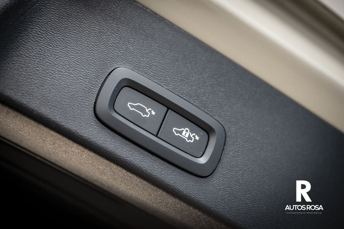 
								Volvo XC40 2.0 B3 COURE Auto completo									