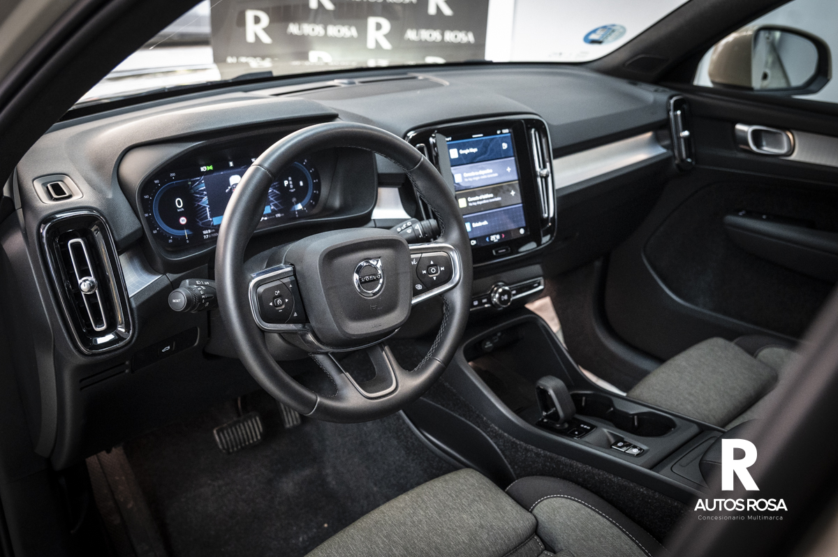 
								Volvo XC40 2.0 B3 COURE Auto completo									