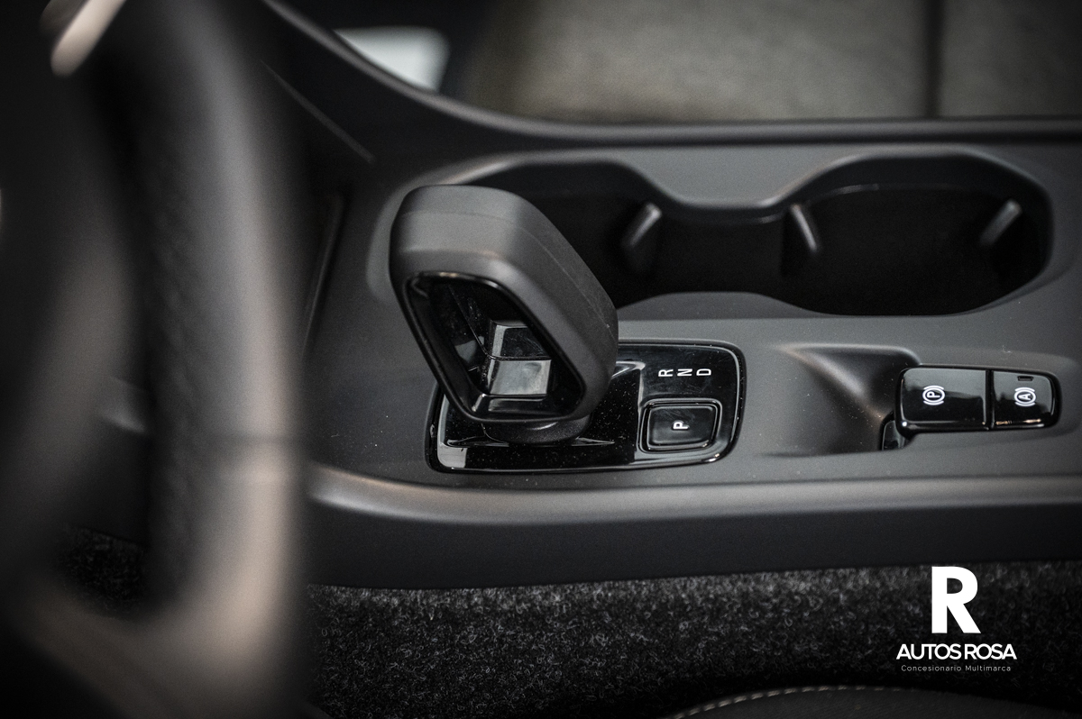 
								Volvo XC40 2.0 B3 COURE Auto completo									