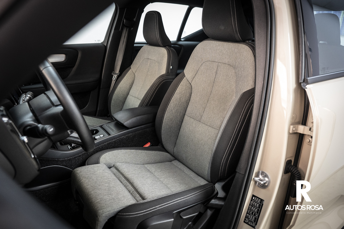 
								Volvo XC40 2.0 B3 COURE Auto completo									