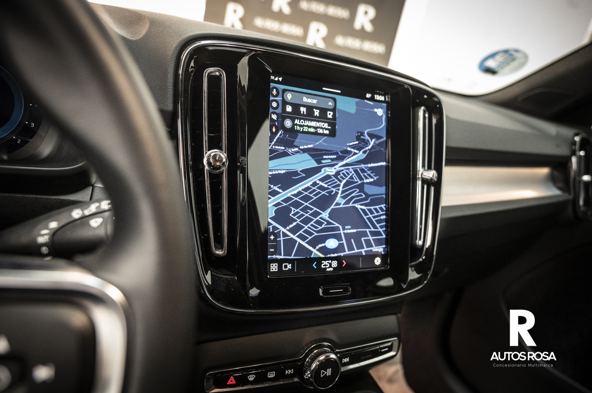 
								Volvo XC40 2.0 B3 COURE Auto completo									