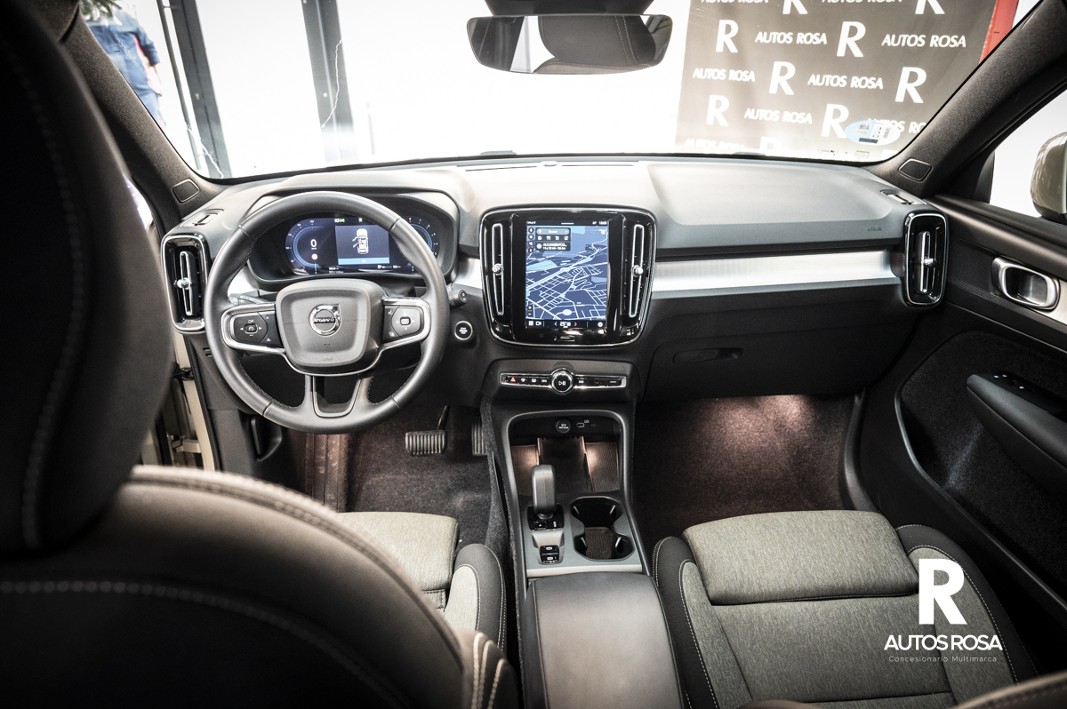 
								Volvo XC40 2.0 B3 COURE Auto completo									