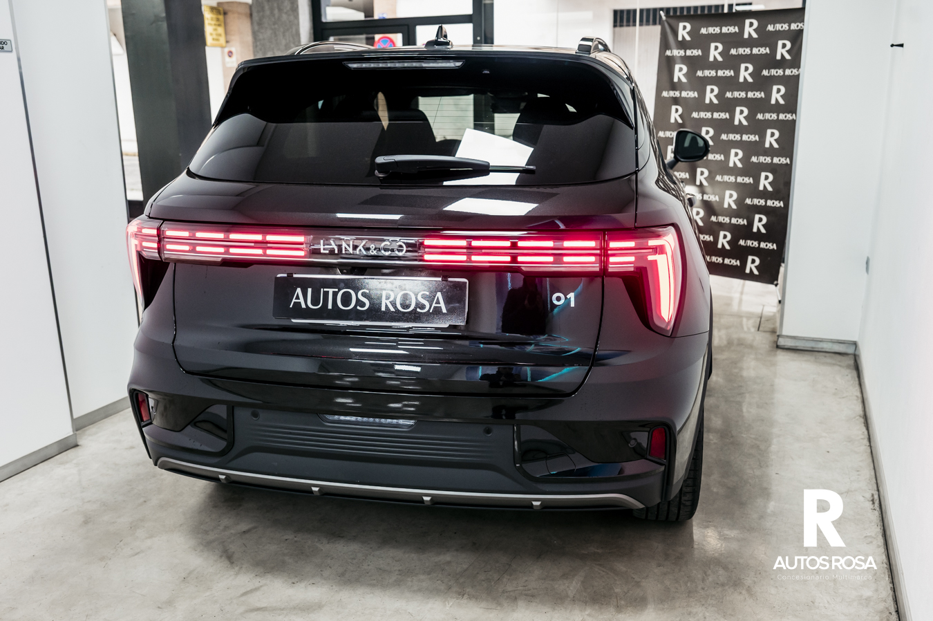 
								Lynk & Co 01 1.5 PHEV More 276 CV SPARKLING BLACK completo									