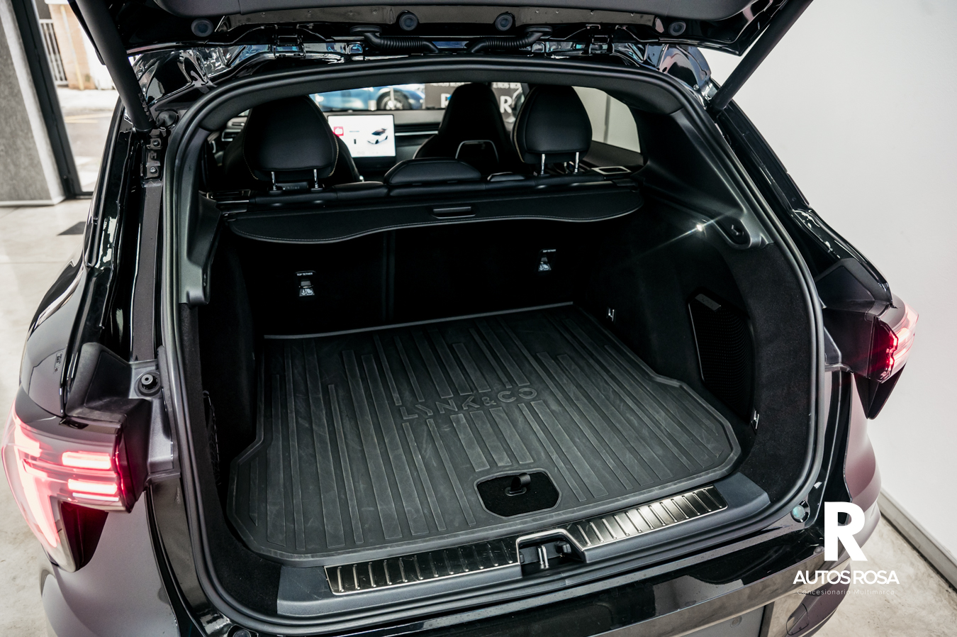 
								Lynk & Co 01 1.5 PHEV More 276 CV SPARKLING BLACK completo									