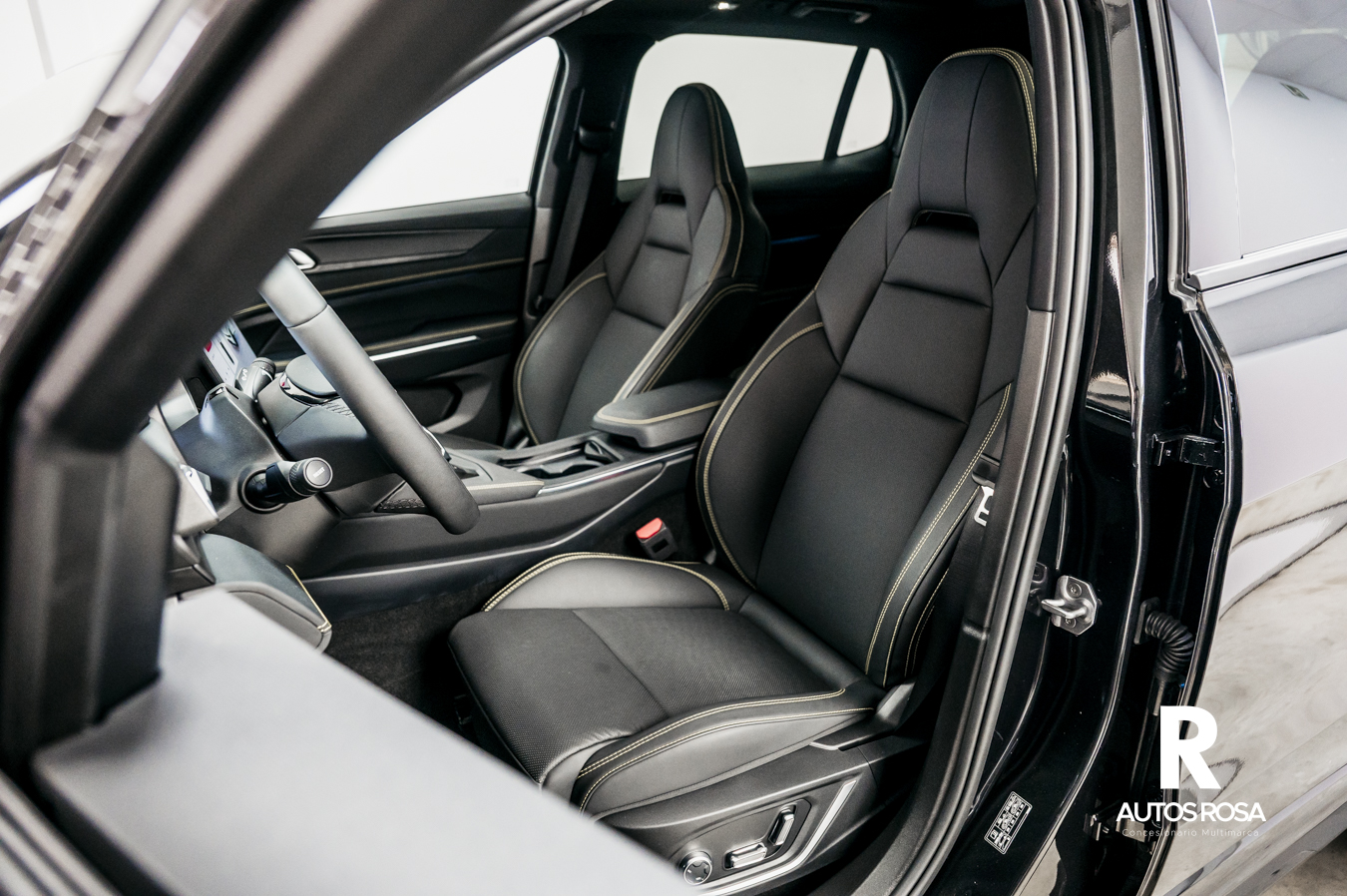 
								Lynk & Co 01 1.5 PHEV More 276 CV SPARKLING BLACK completo									