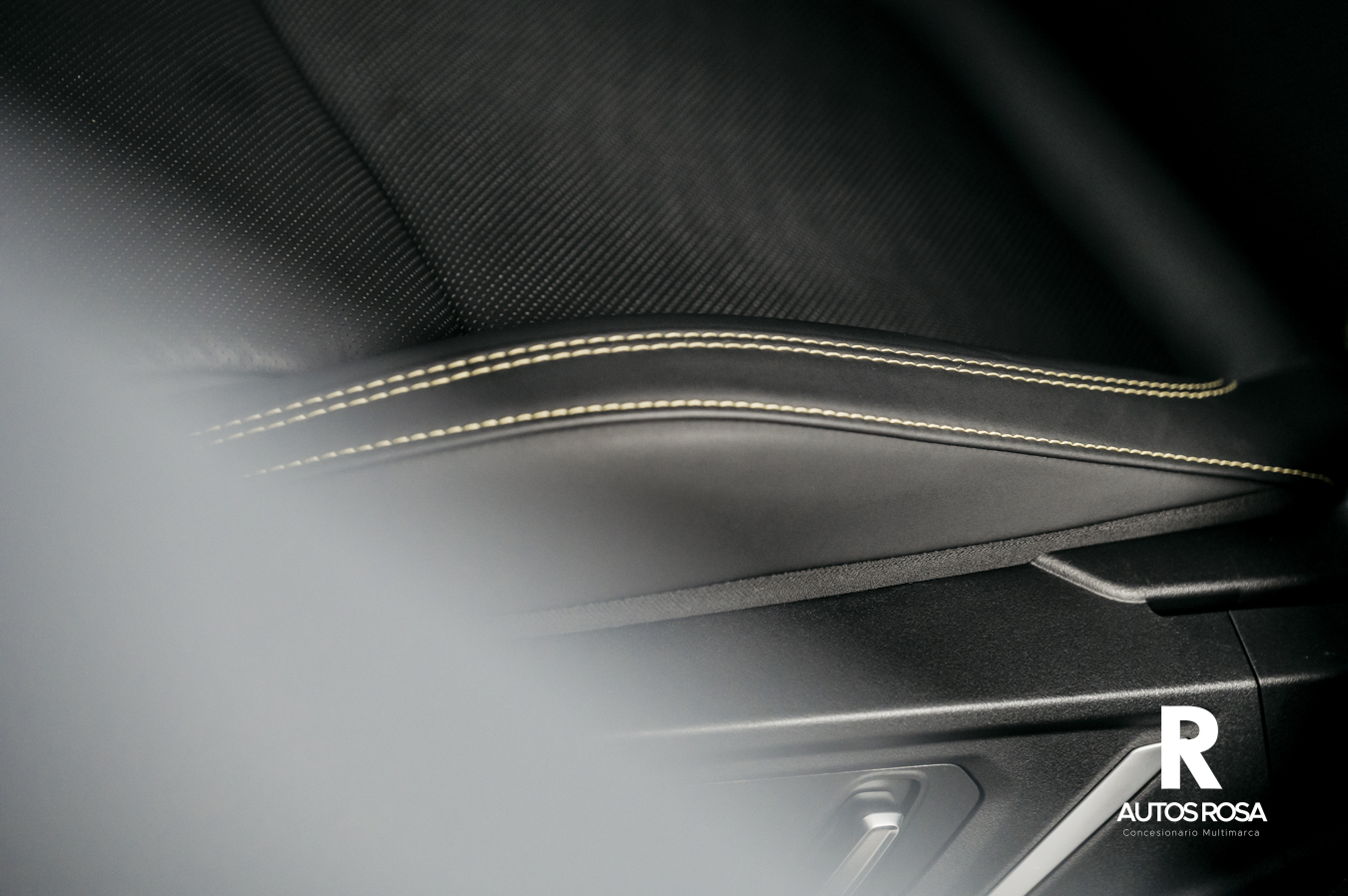 
								Lynk & Co 01 1.5 PHEV More 276 CV SPARKLING BLACK completo									