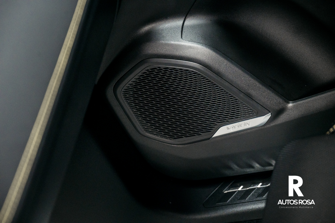 
								Lynk & Co 01 1.5 PHEV More 276 CV SPARKLING BLACK completo									