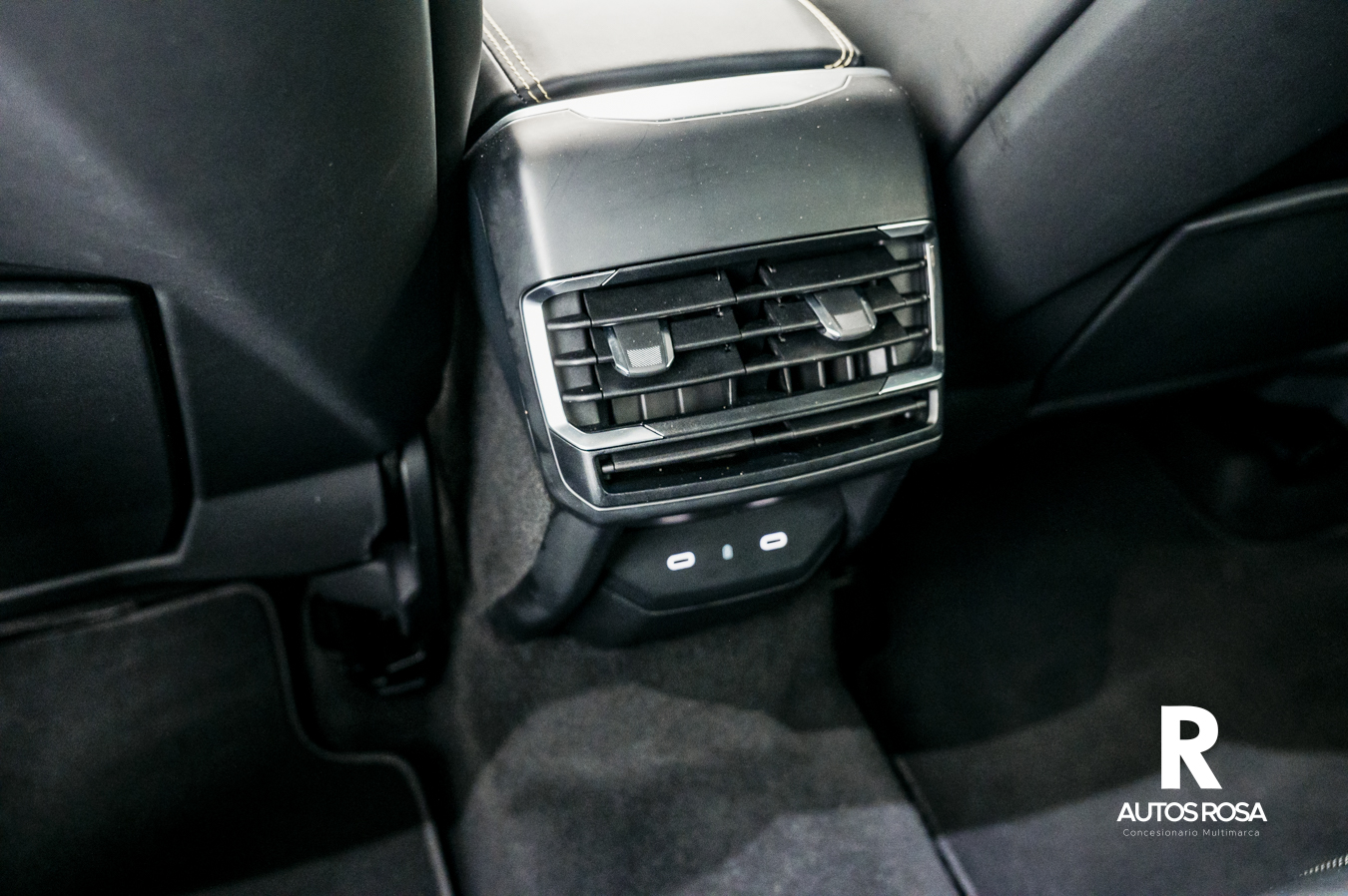 
								Lynk & Co 01 1.5 PHEV More 276 CV SPARKLING BLACK completo									