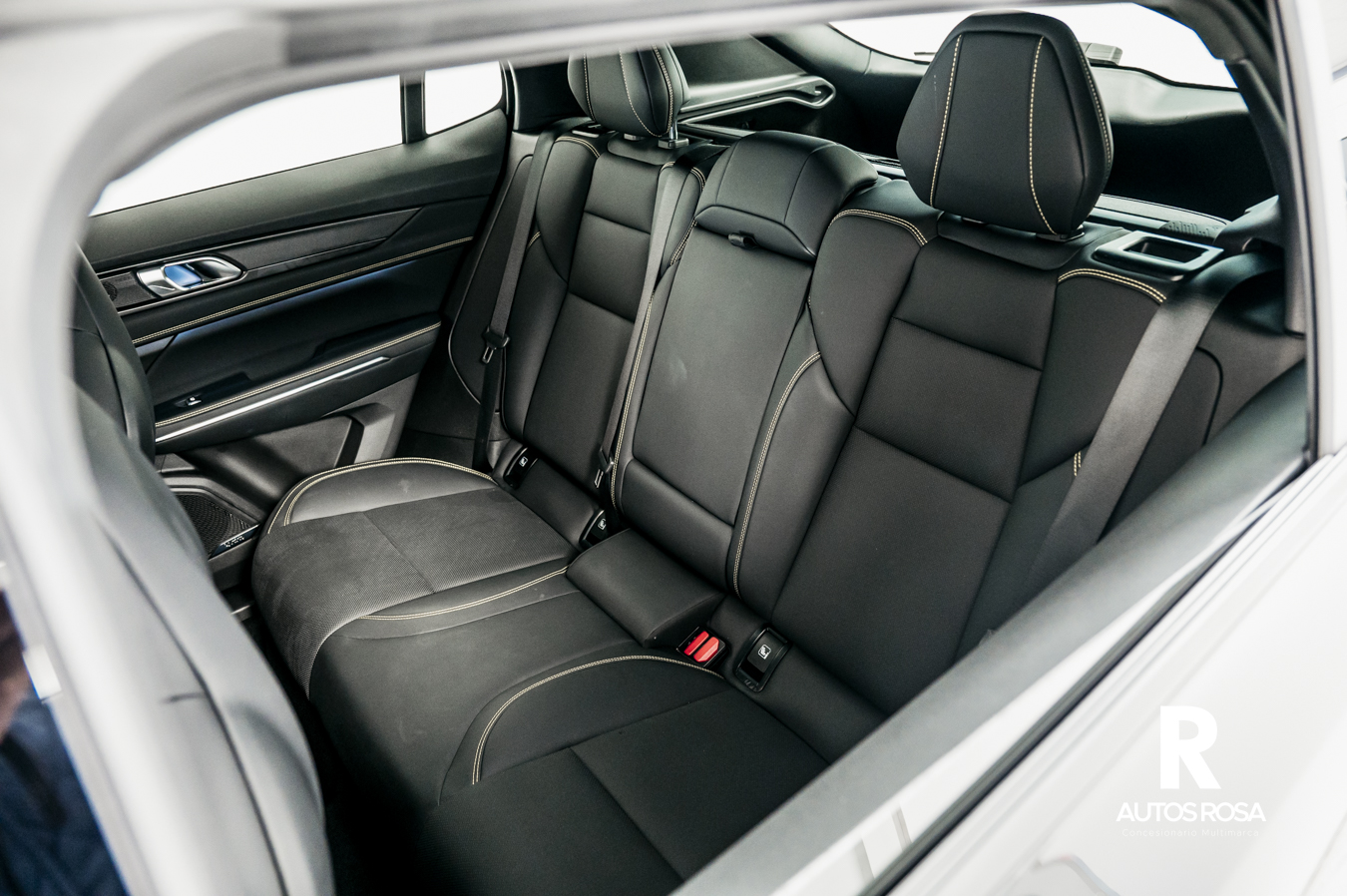 
								Lynk & Co 01 1.5 PHEV More 276 CV SPARKLING BLACK completo									