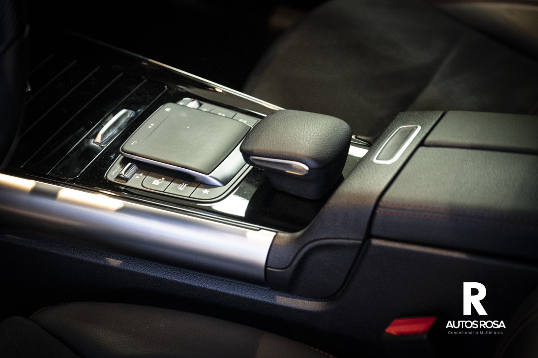 
								Mercedes-Benz GLA 200 D 150 CV AMG Line completo									