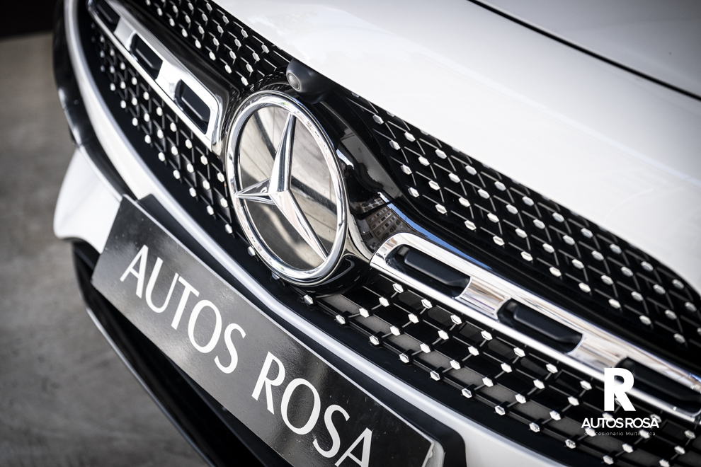 
								Mercedes-Benz GLA 200 d completo									