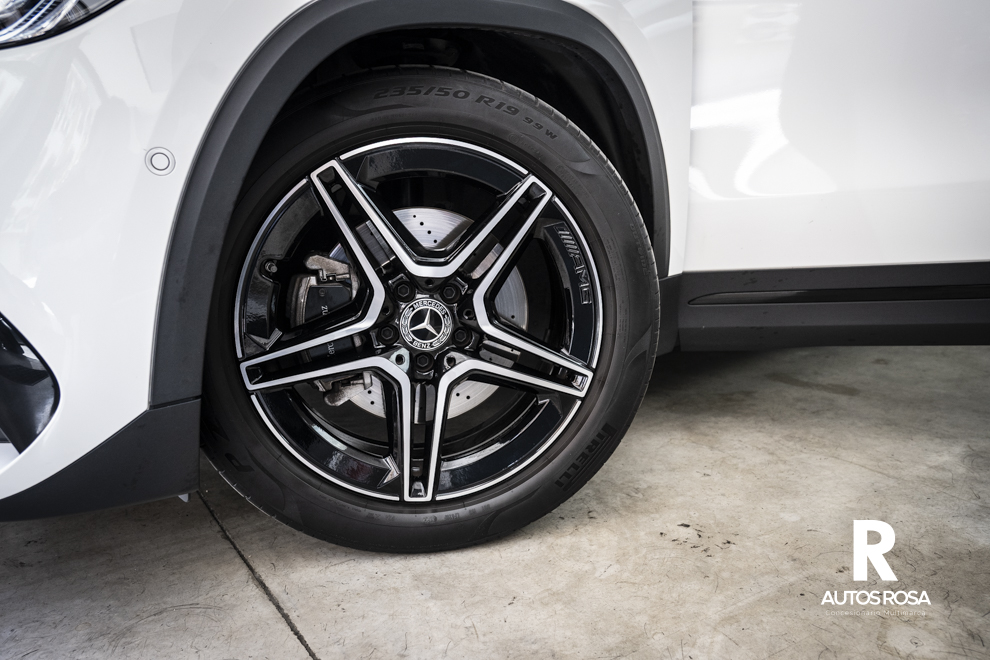 
								Mercedes-Benz GLA 200 d completo									