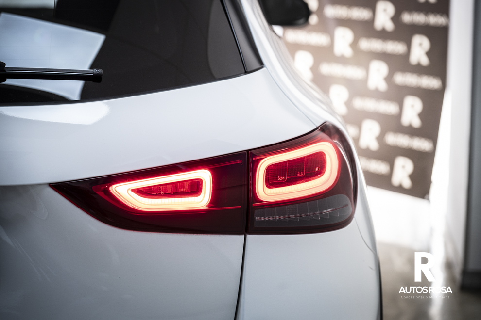 
								Mercedes-Benz GLA 200 d completo									