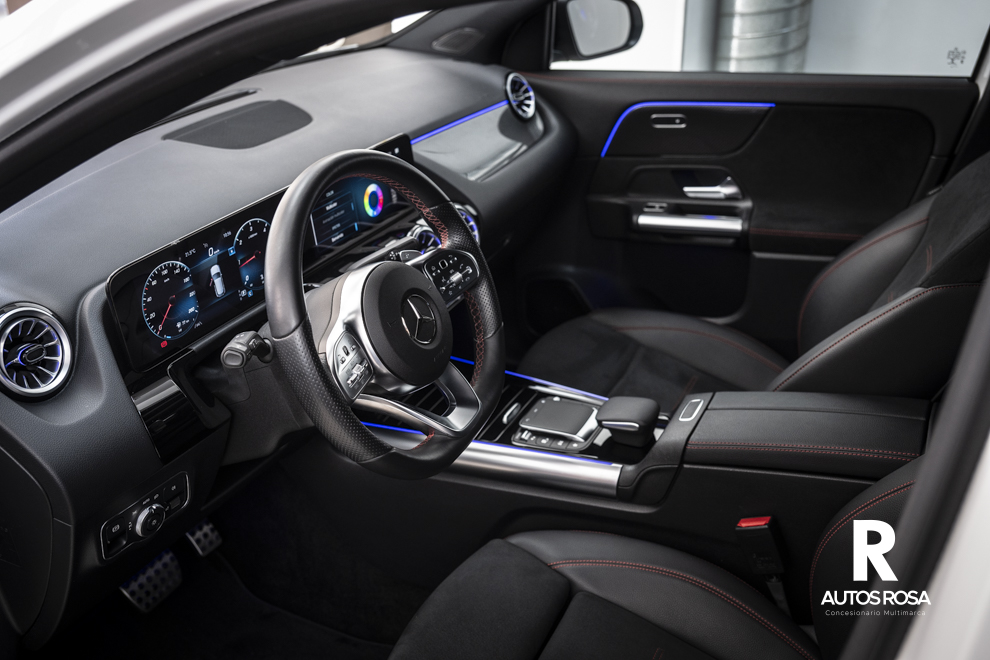 
								Mercedes-Benz GLA 200 d completo									