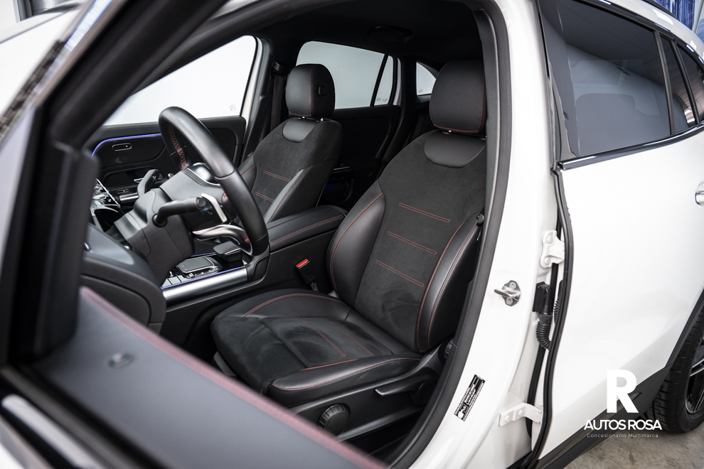 
								Mercedes-Benz GLA 200 d completo									